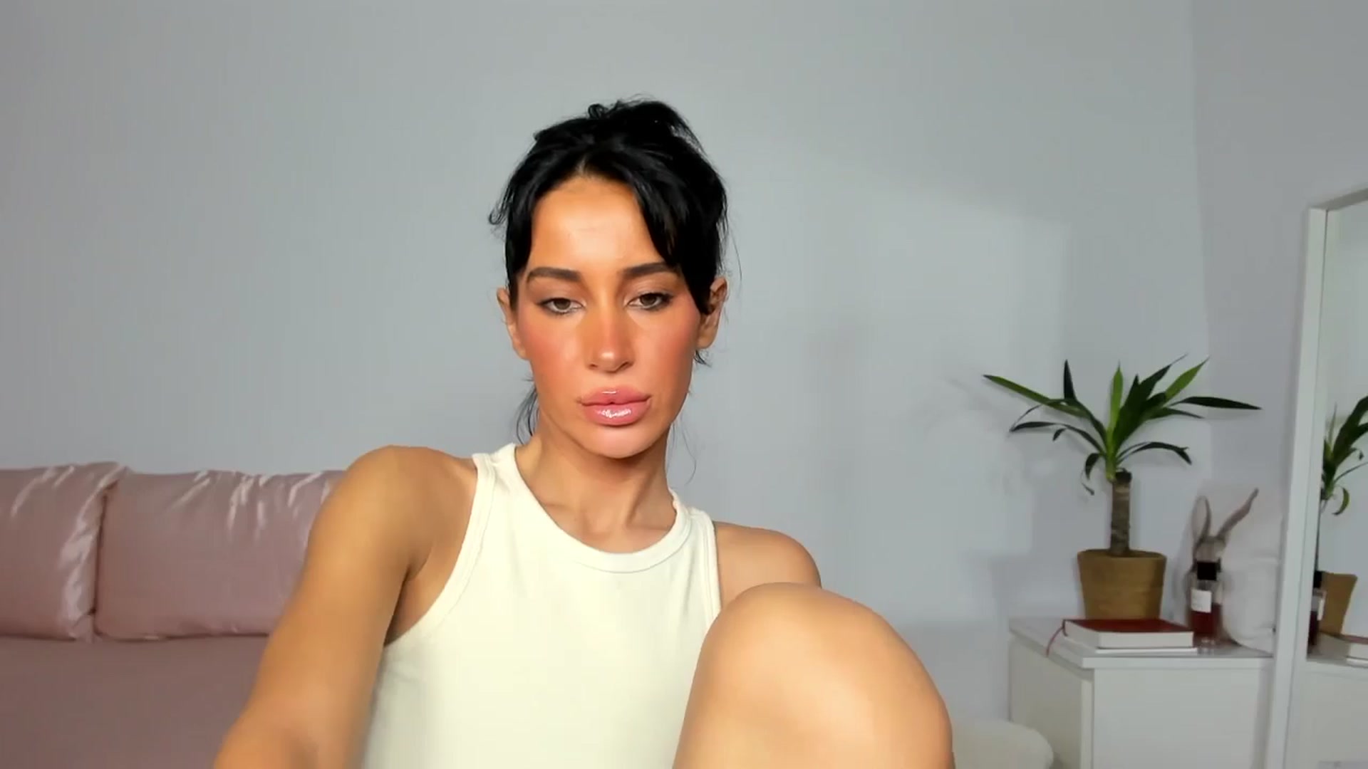 Gallery image thumbnail from Qarinah's myfreecams stream on, 07/06/2025, 01:03 image 16 of 20