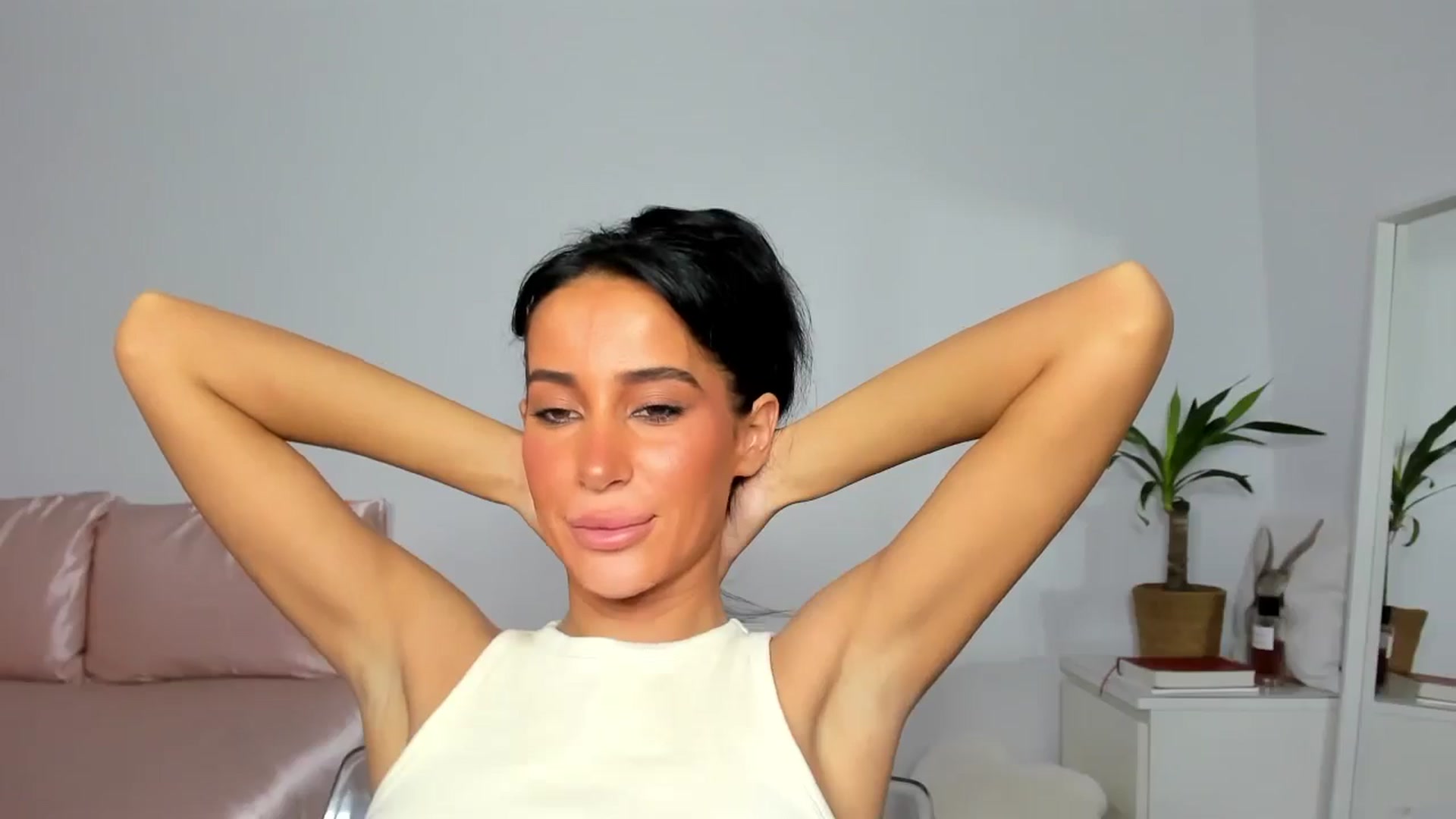 Gallery image thumbnail from Qarinah's myfreecams stream on, 07/06/2025, 01:03 image 10 of 20