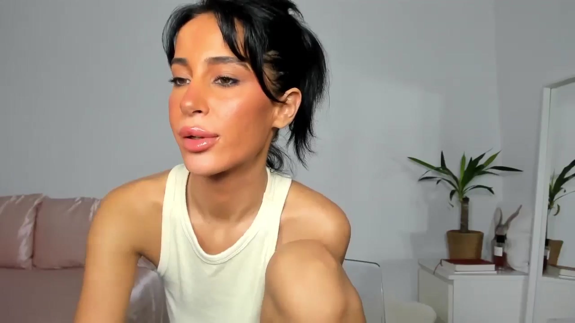 Gallery image thumbnail from Qarinah's myfreecams stream on, 07/06/2025, 01:03 image 15 of 20