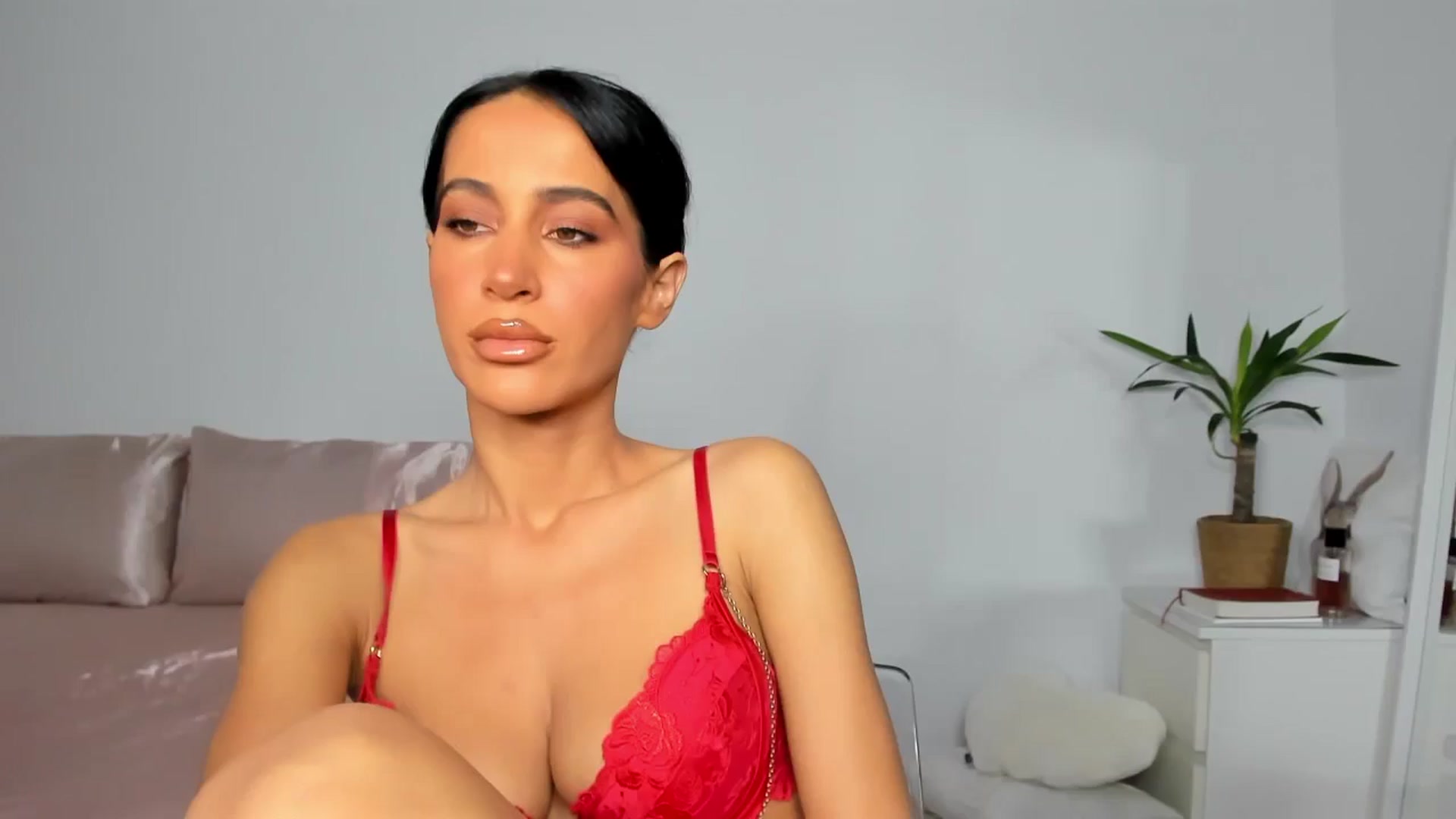 Gallery image thumbnail from Qarinah's myfreecams stream on, 07/06/2025, 21:25 image 8 of 20