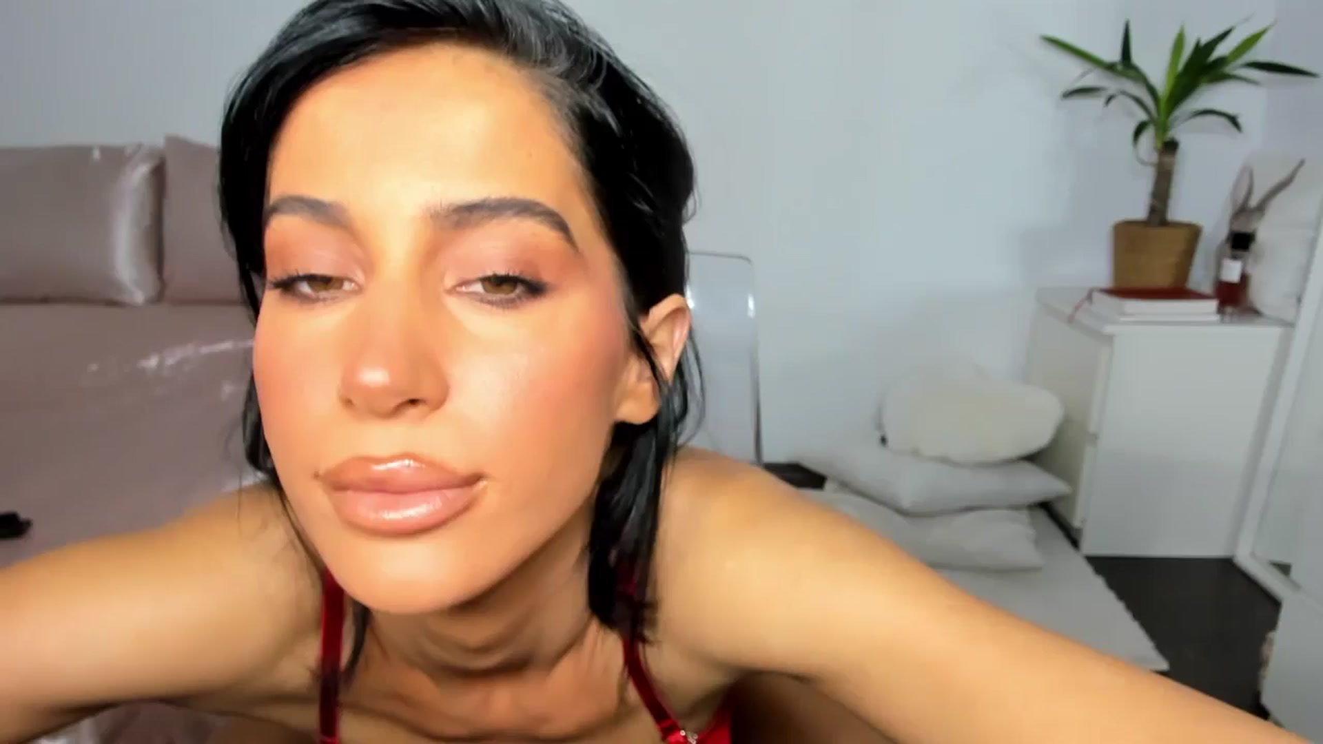 Gallery image thumbnail from Qarinah's myfreecams stream on, 07/07/2025, 24:20 image 1 of 20