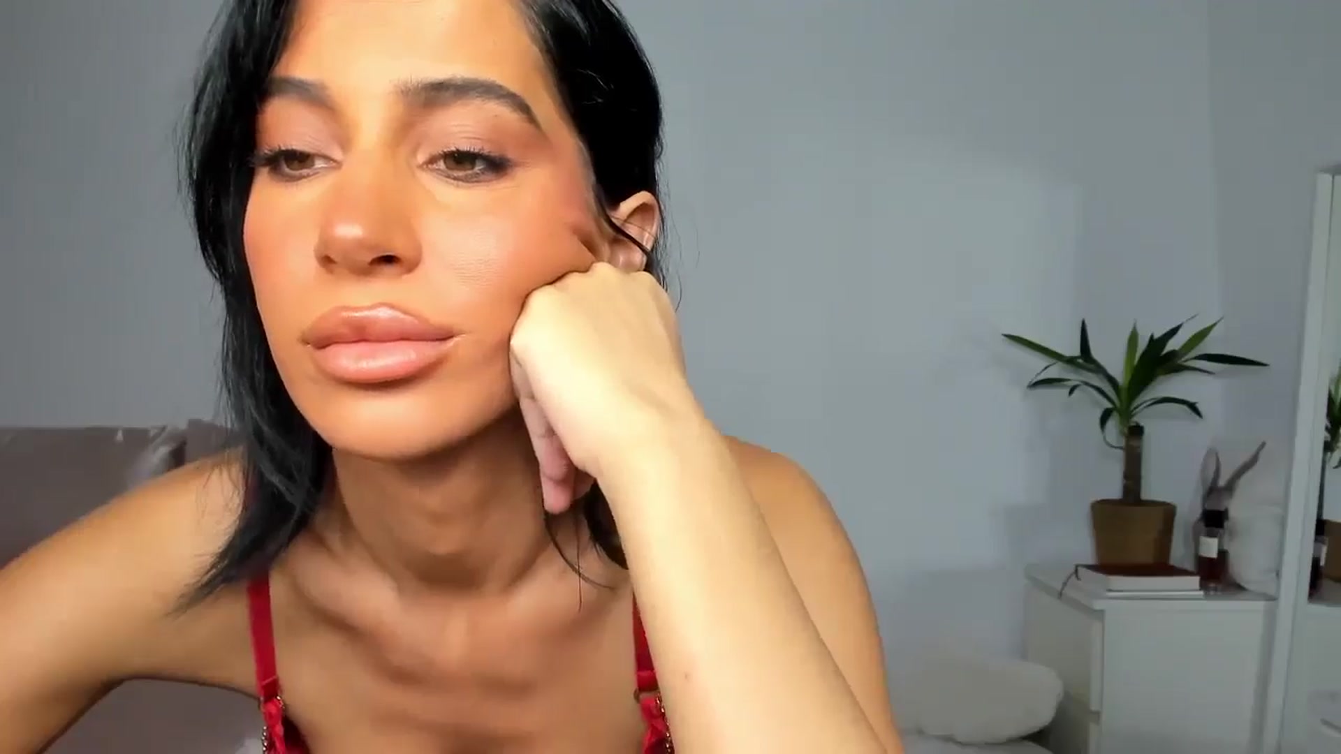 Gallery image thumbnail from Qarinah's myfreecams stream on, 07/07/2025, 24:20 image 17 of 20