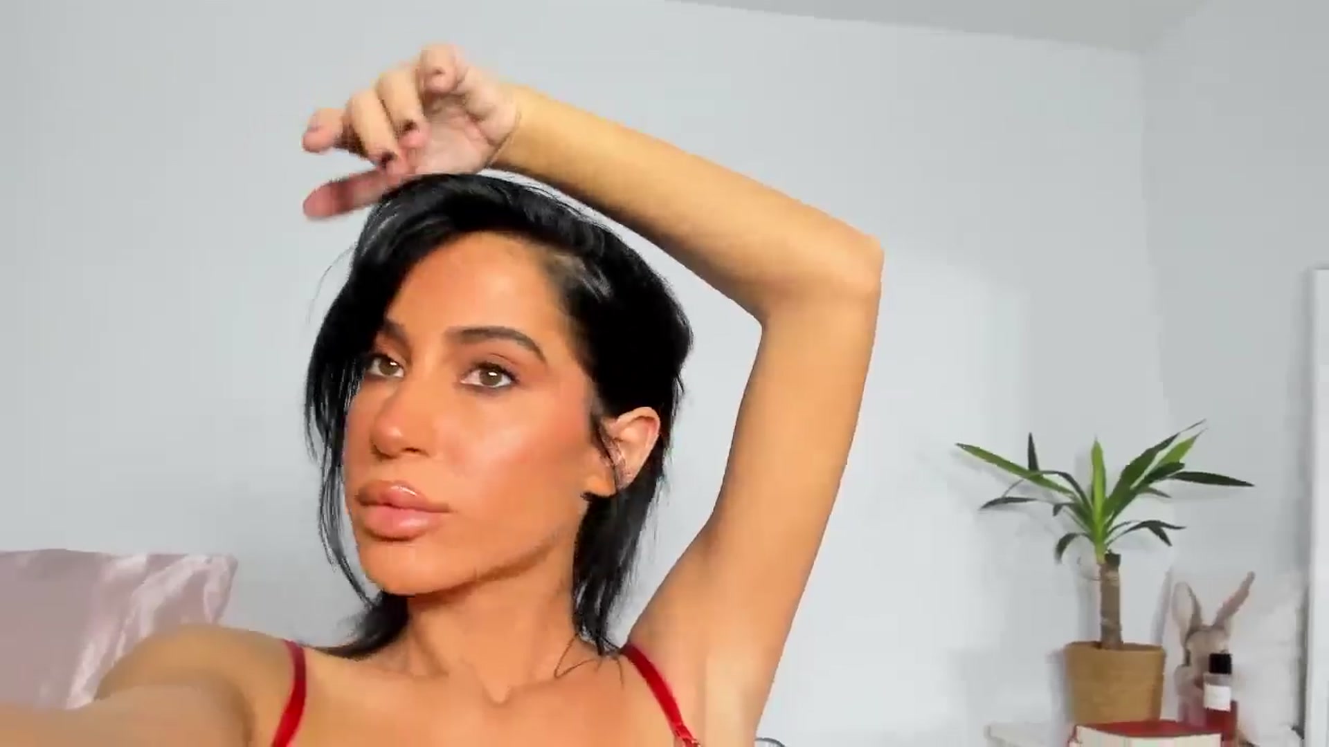 Gallery image thumbnail from Qarinah's myfreecams stream on, 07/07/2025, 24:20 image 6 of 20