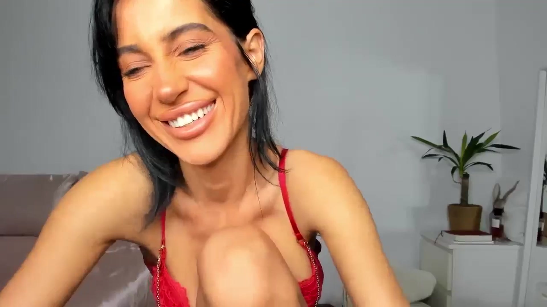 Gallery image thumbnail from Qarinah's myfreecams stream on, 07/07/2025, 24:20 image 19 of 20