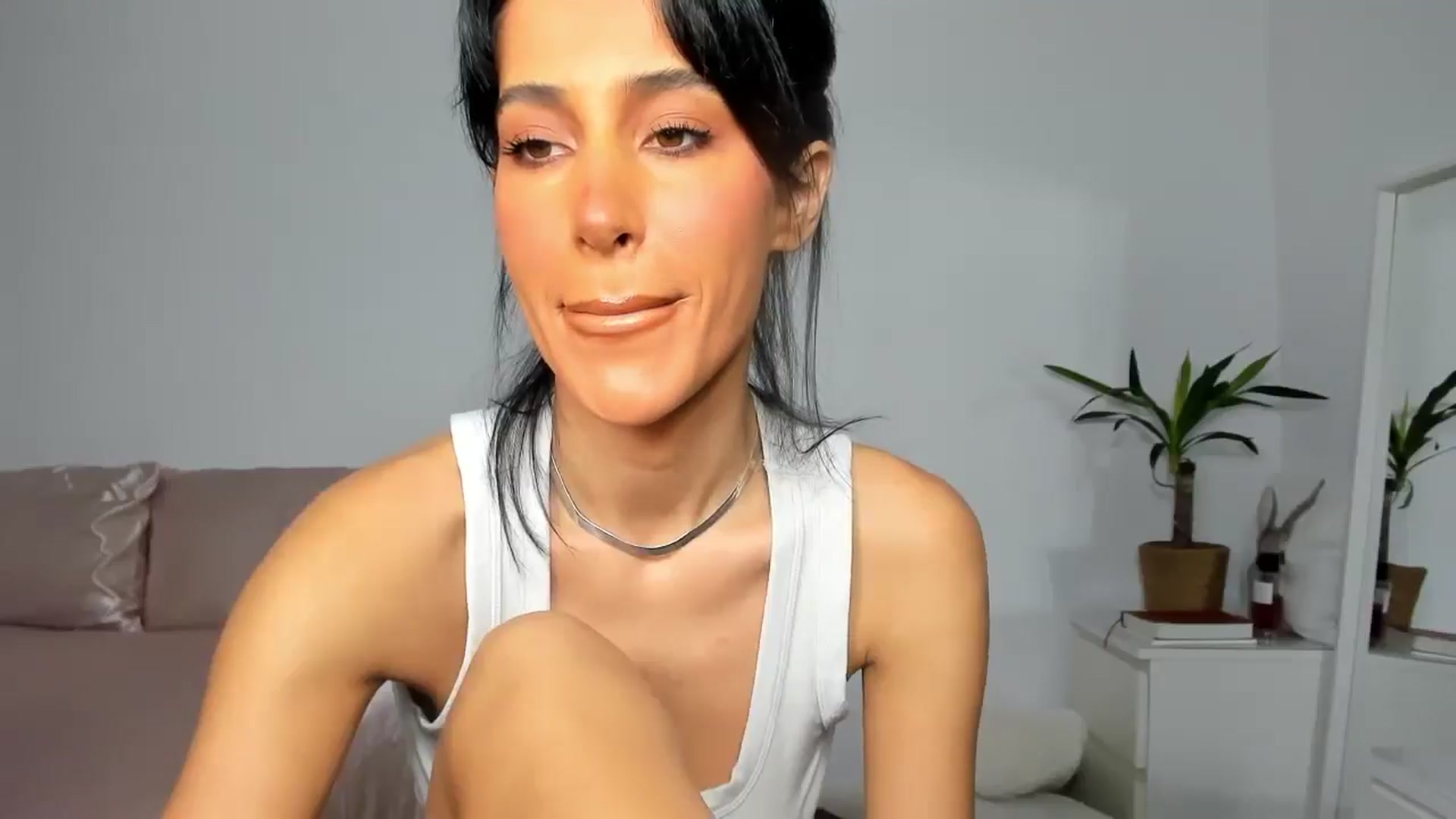 Gallery image thumbnail from Qarinah's myfreecams stream on, 07/08/2025, 24:08 image 17 of 20