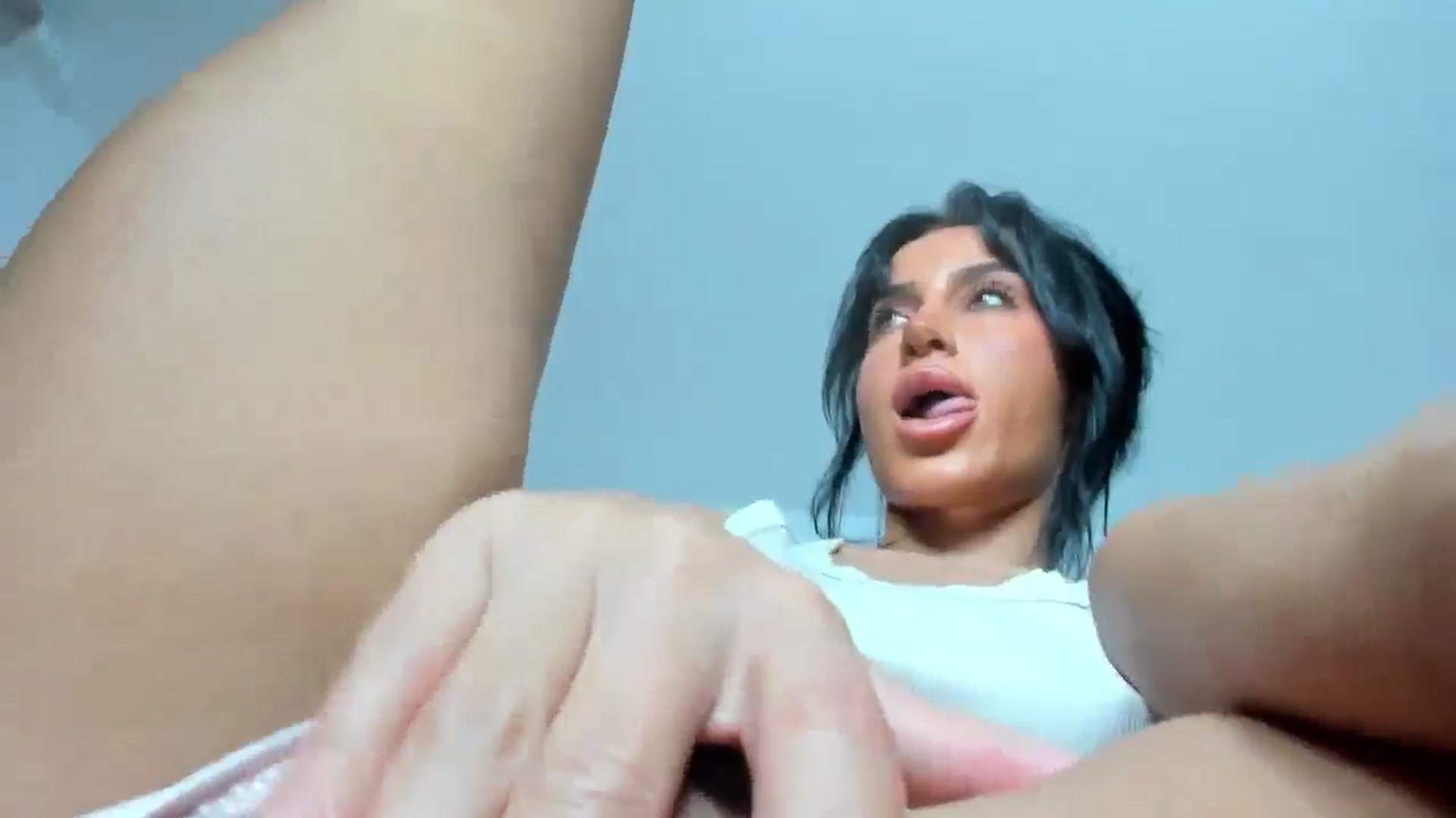 Gallery image thumbnail from Qarinah's myfreecams stream on, 07/08/2025, 06:36 image 3 of 20