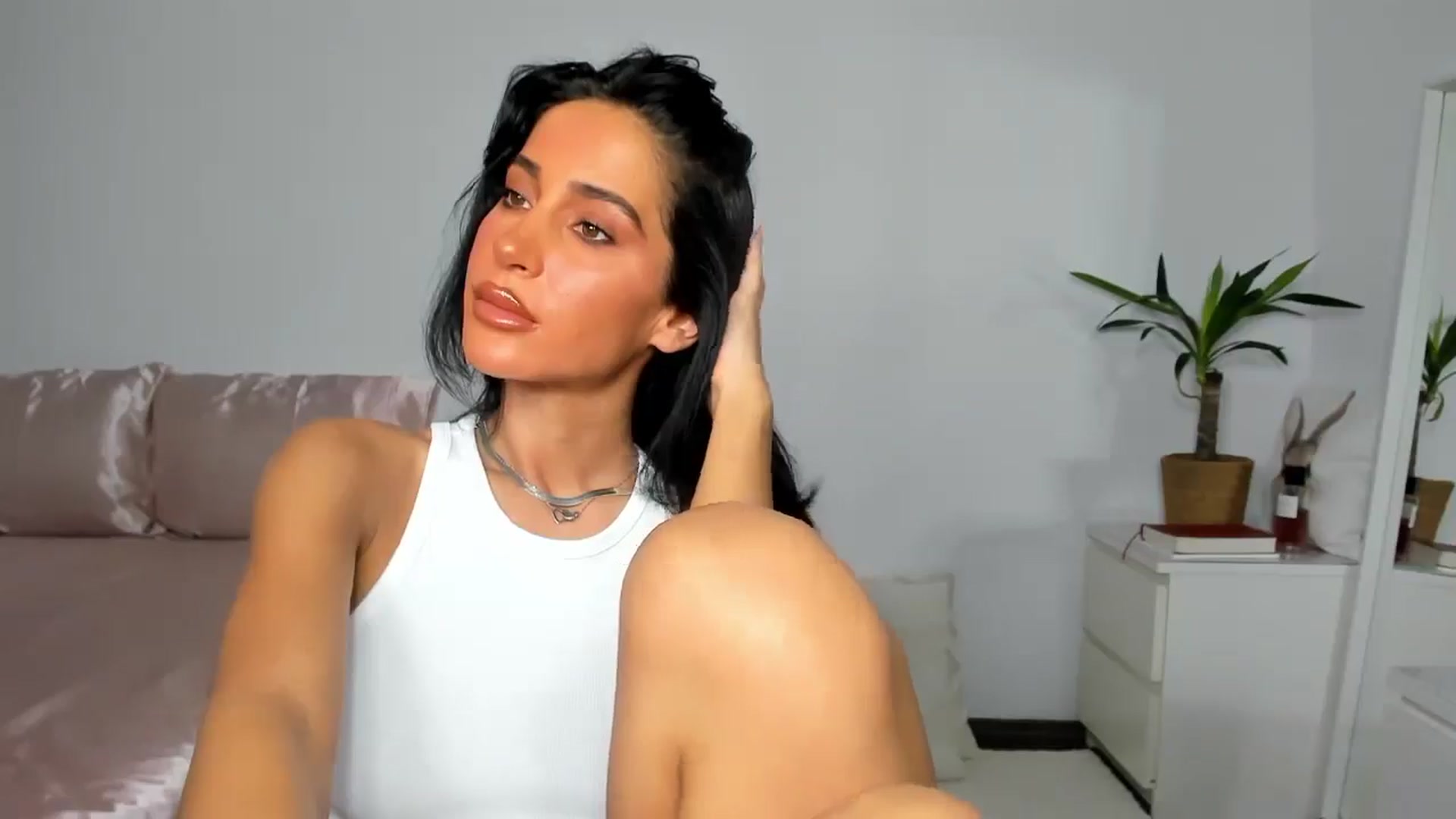 Gallery image thumbnail from Qarinah's myfreecams stream on, 07/09/2025, 02:43 image 11 of 20