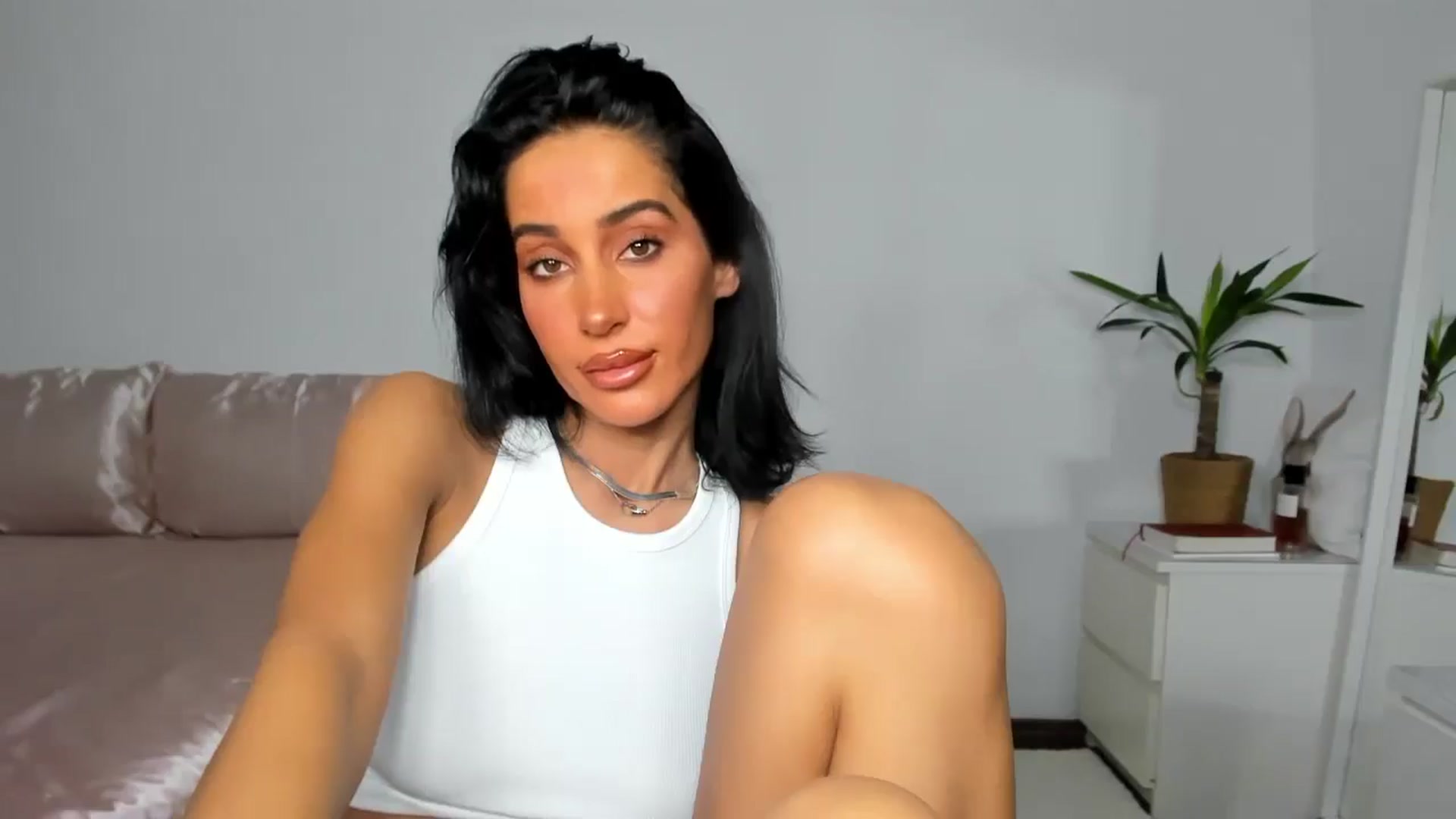 Gallery image thumbnail from Qarinah's myfreecams stream on, 07/09/2025, 02:43 image 10 of 20