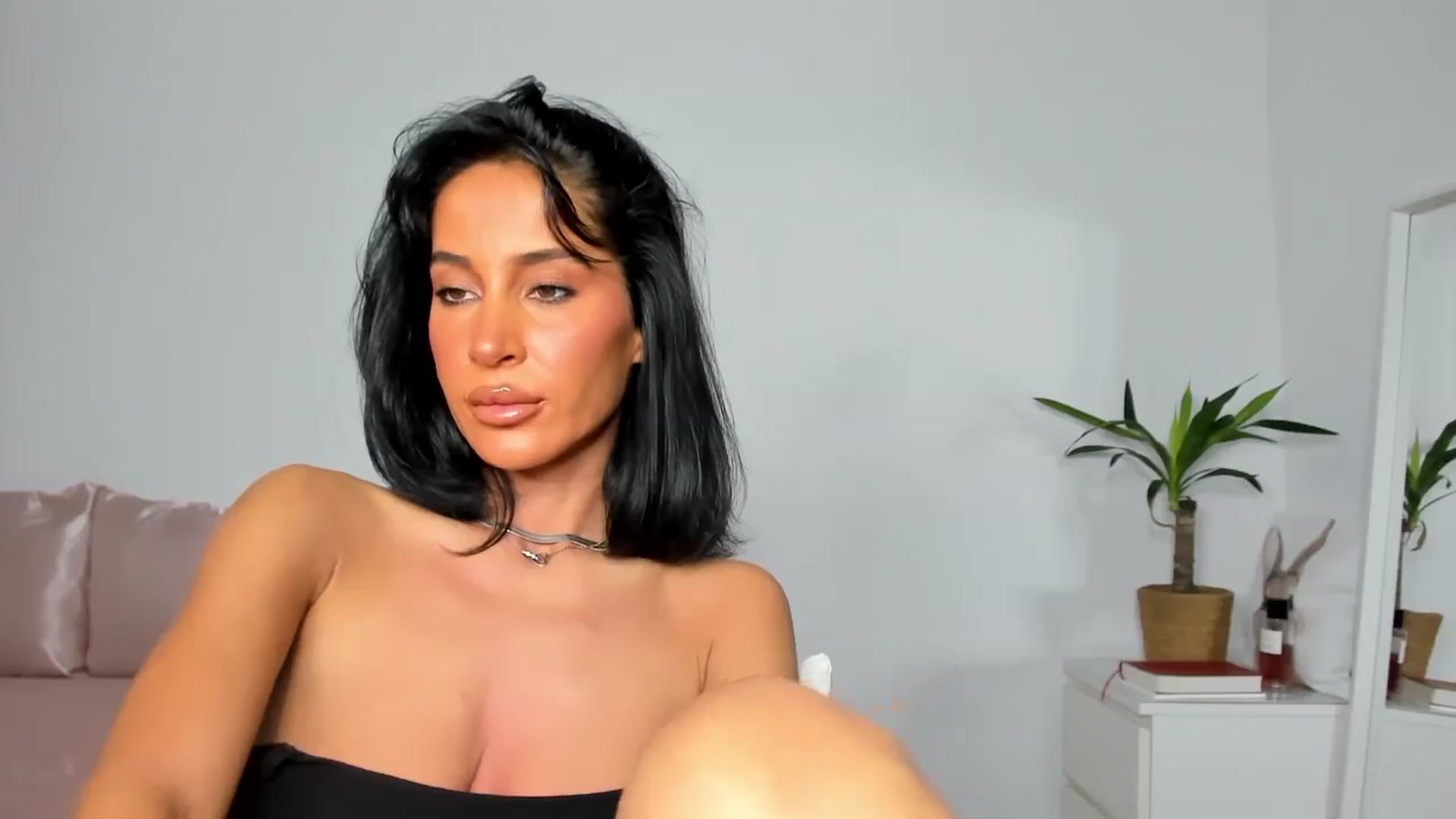 Gallery image thumbnail from Qarinah's myfreecams stream on, 07/10/2025, 01:26 image 15 of 20