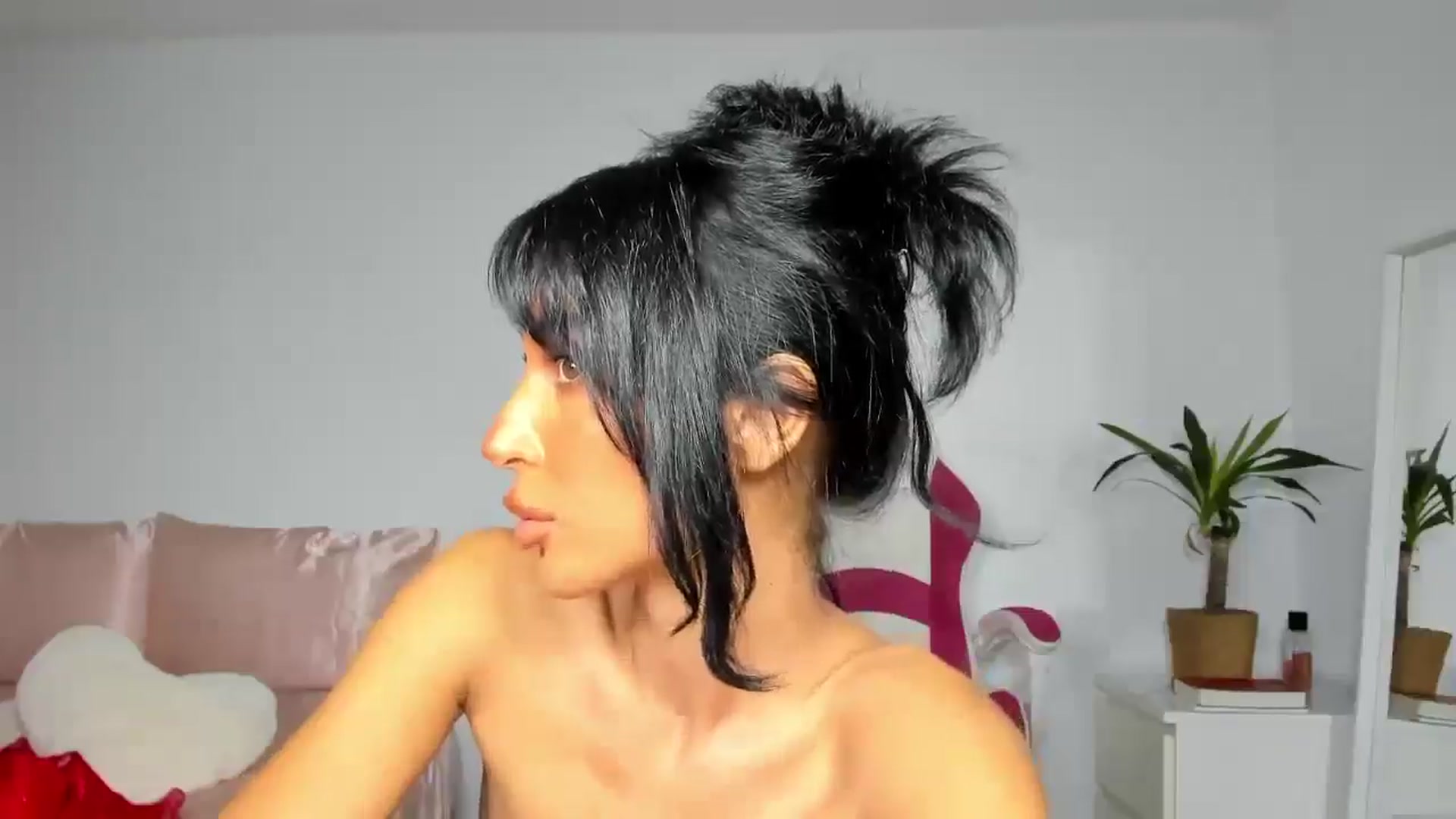 Gallery image thumbnail from Qarinah's myfreecams stream on, 07/15/2025, 24:01 image 7 of 20