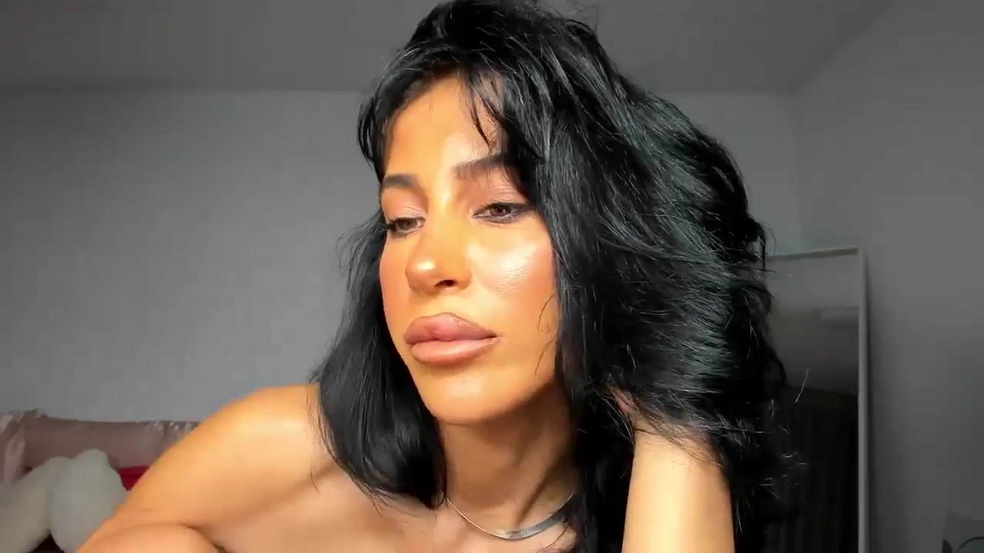Gallery image thumbnail from Qarinah's myfreecams stream on, 07/17/2025, 01:42 image 13 of 20