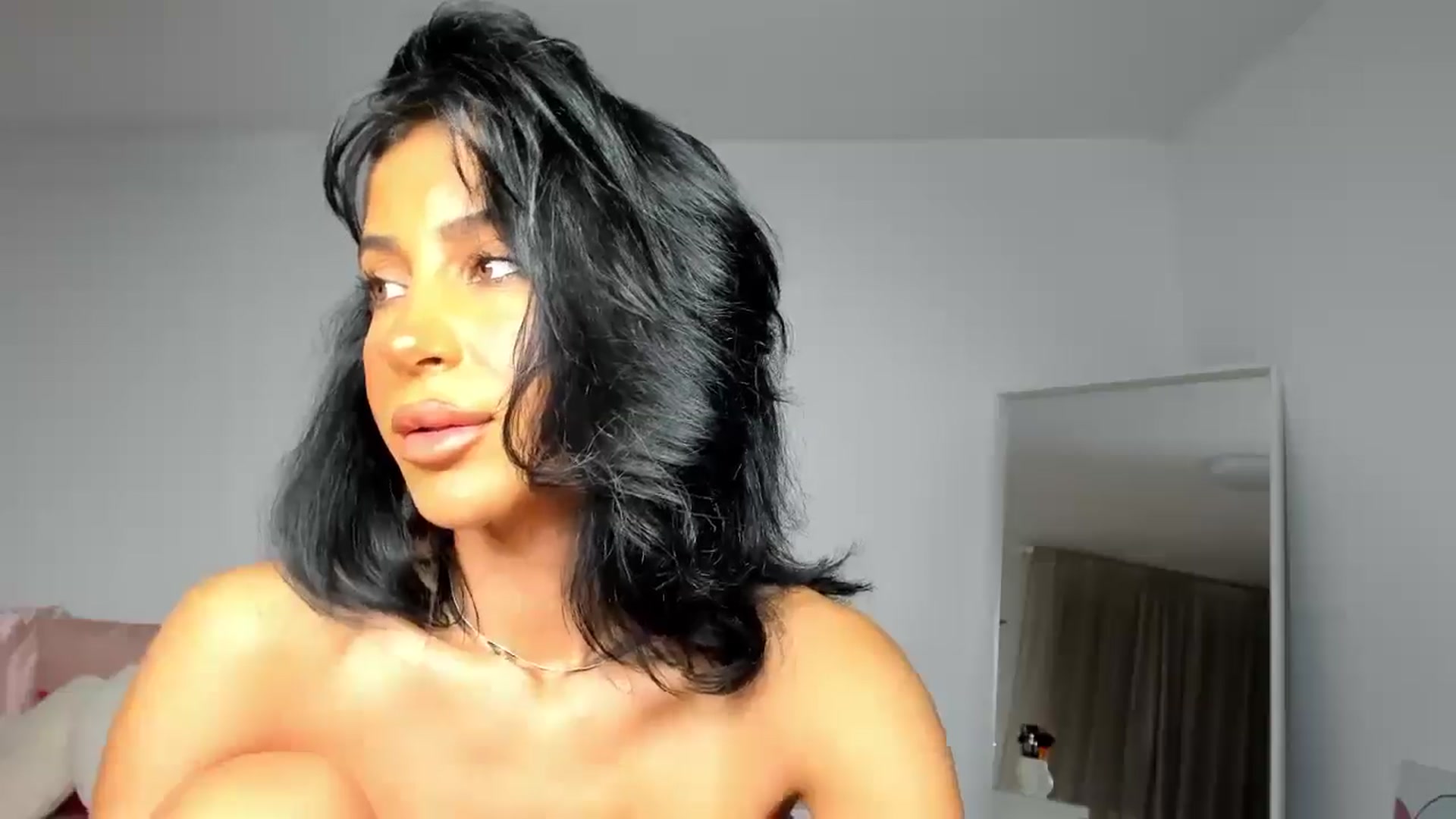 Gallery image thumbnail from Qarinah's myfreecams stream on, 07/17/2025, 01:42 image 12 of 20