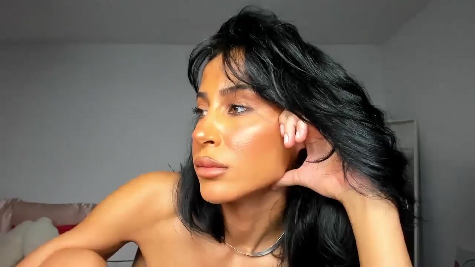 Gallery image thumbnail from Qarinah's myfreecams stream on, 07/17/2025, 01:42 image 14 of 20