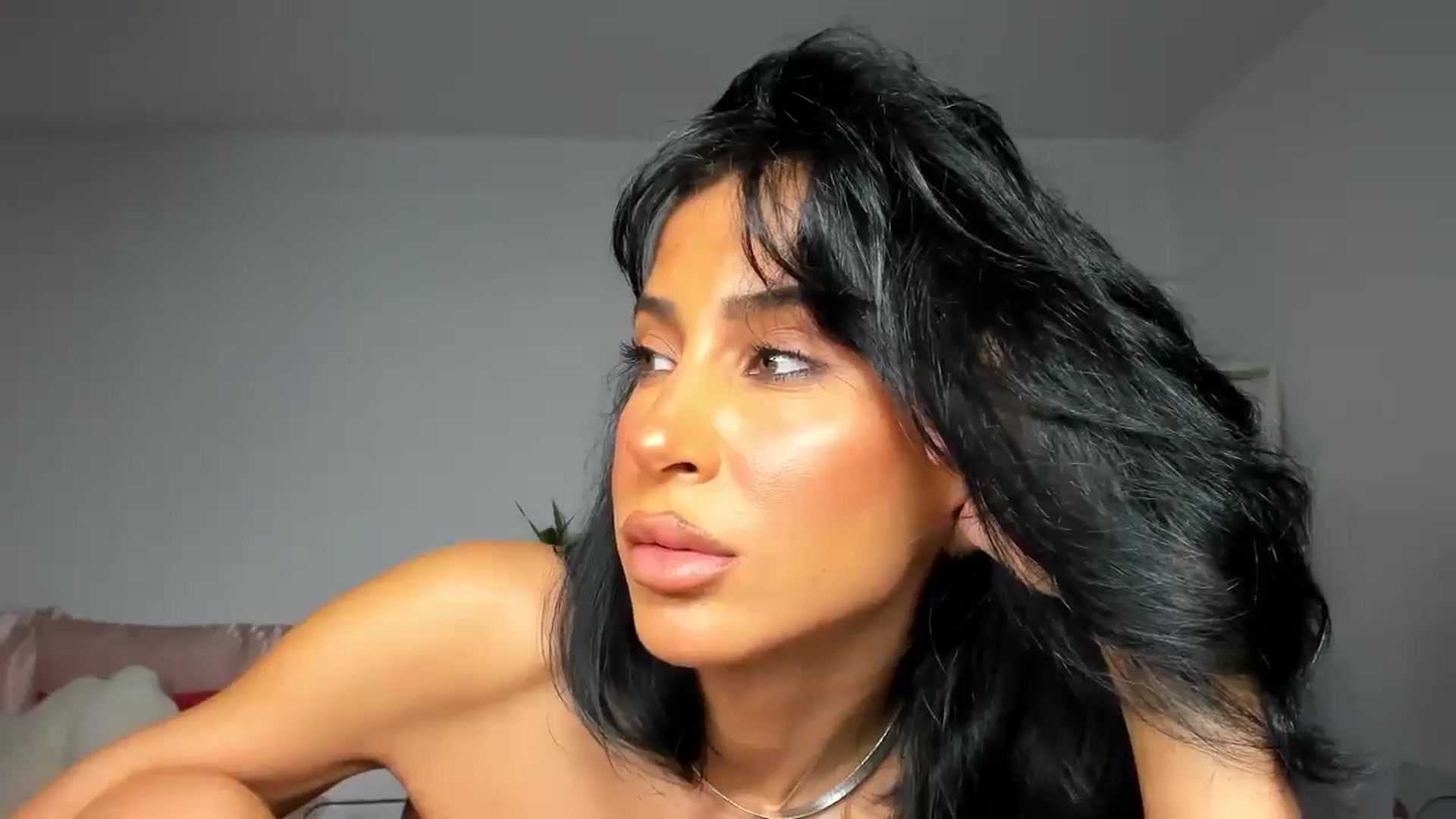 Gallery image thumbnail from Qarinah's myfreecams stream on, 07/17/2025, 01:42 image 15 of 20