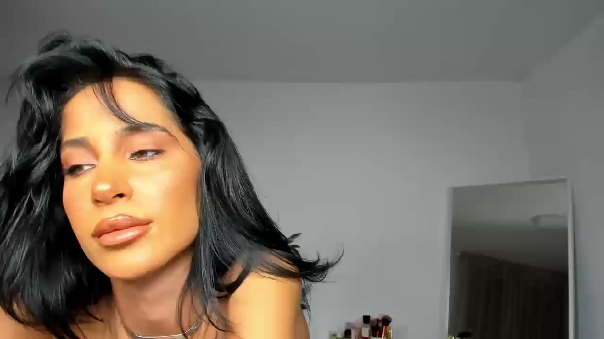 Gallery image thumbnail from Qarinah's myfreecams stream on, 07/18/2025, 22:03 image 17 of 20