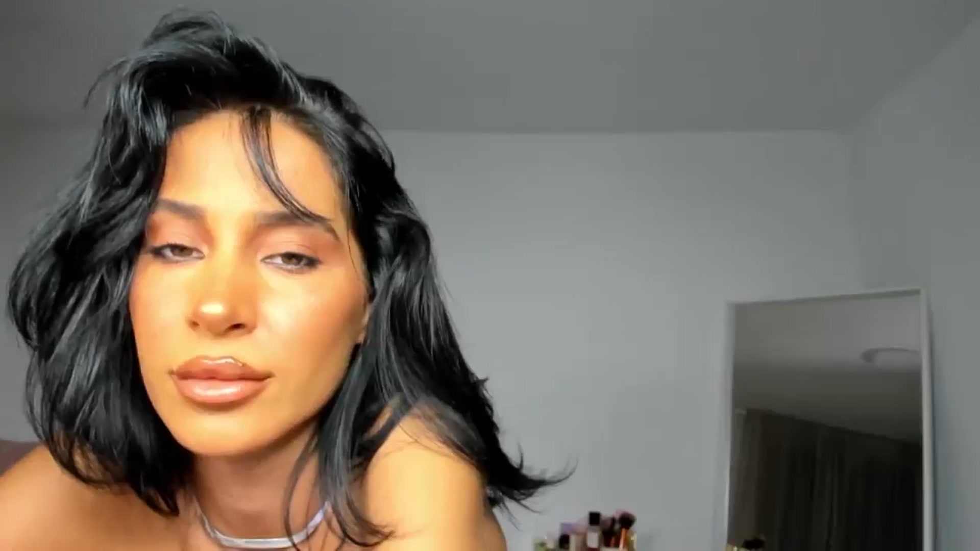 Gallery image thumbnail from Qarinah's myfreecams stream on, 07/18/2025, 22:03 image 16 of 20