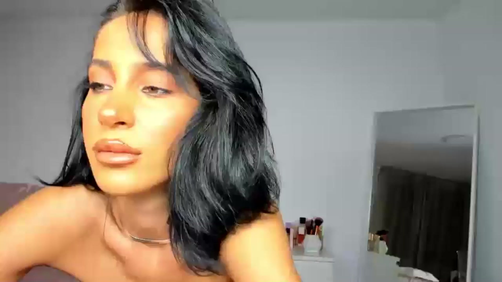 Gallery image thumbnail from Qarinah's myfreecams stream on, 07/18/2025, 22:03 image 7 of 20