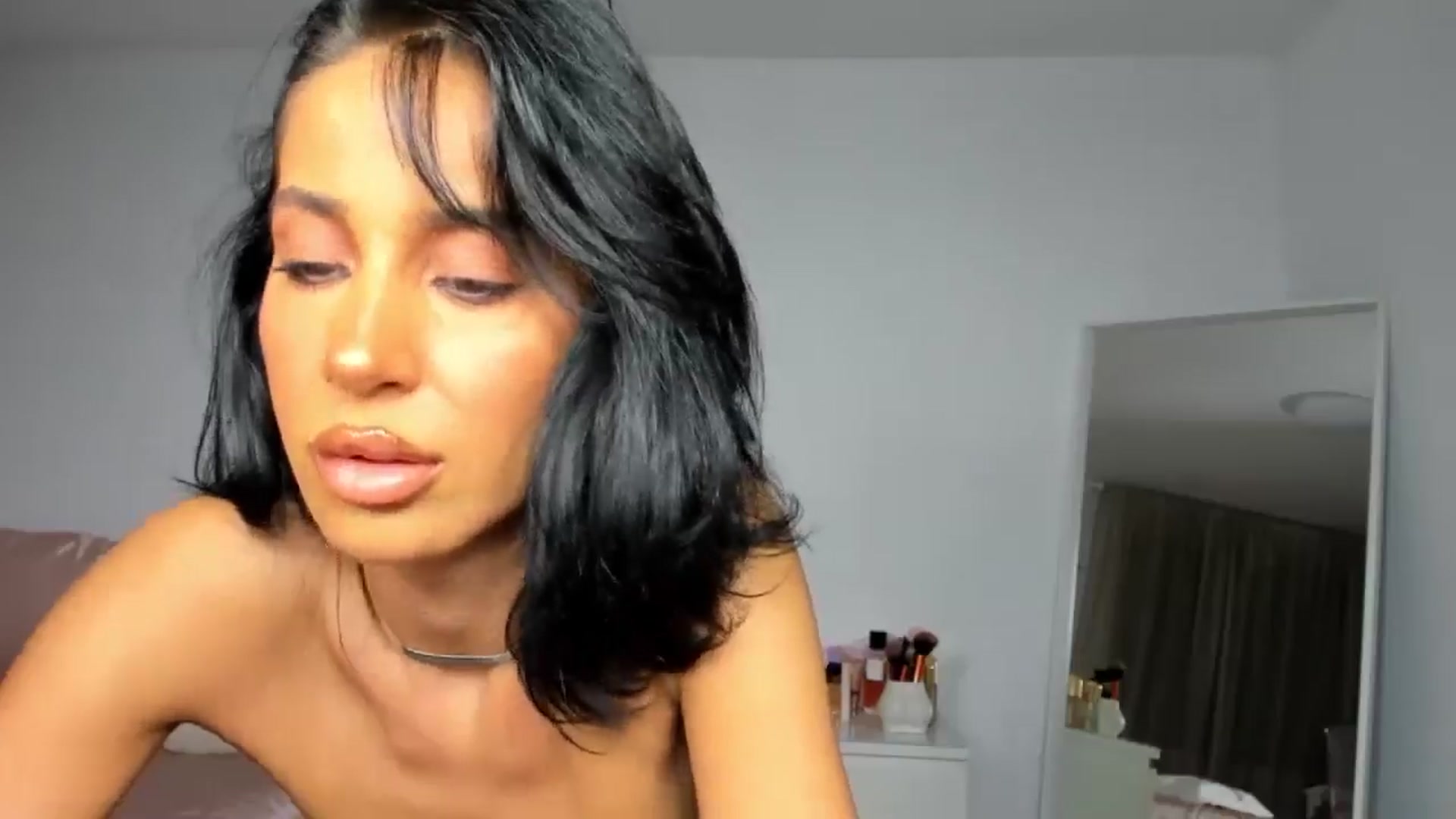 Gallery image thumbnail from Qarinah's myfreecams stream on, 07/18/2025, 22:03 image 8 of 20