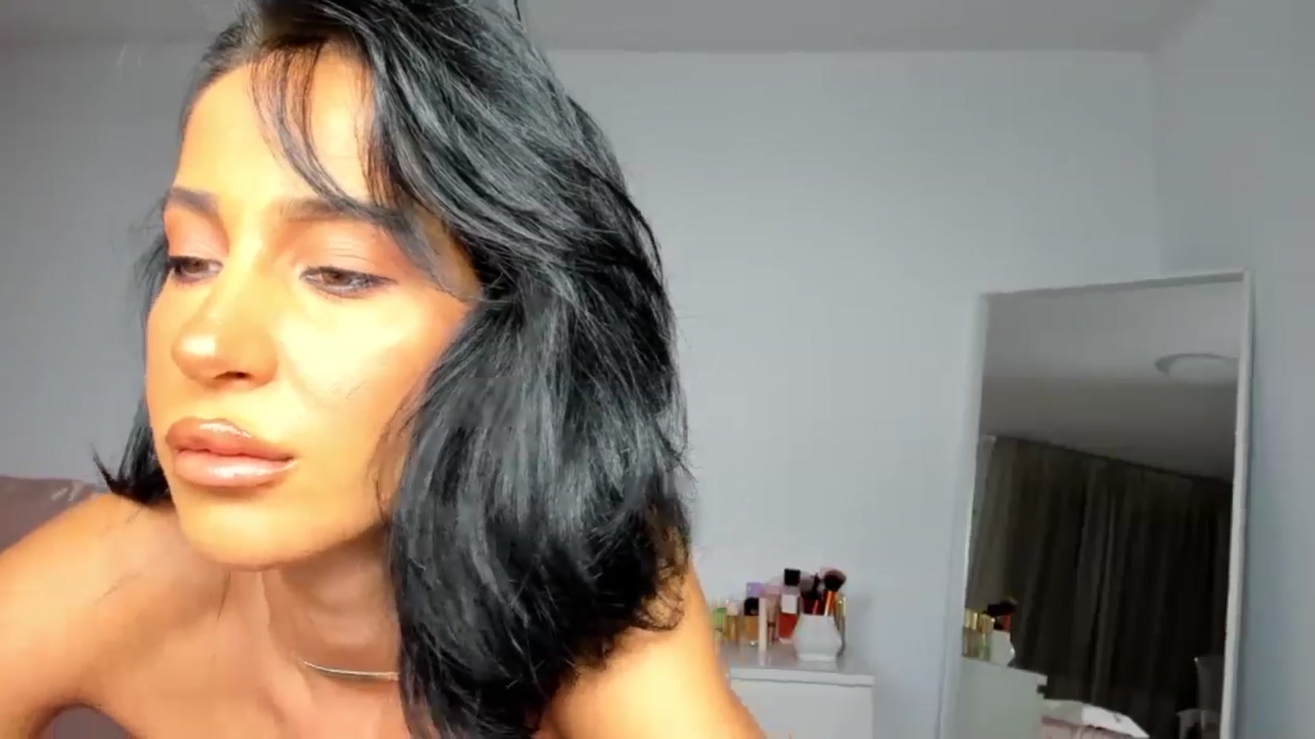 Gallery image thumbnail from Qarinah's myfreecams stream on, 07/18/2025, 22:03 image 6 of 20