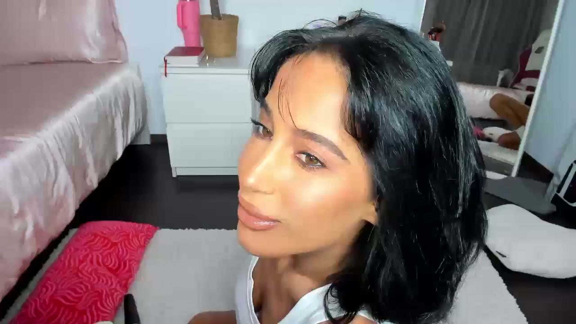 Gallery image thumbnail from Qarinah's myfreecams stream on, 07/20/2025, 23:49 image 1 of 20