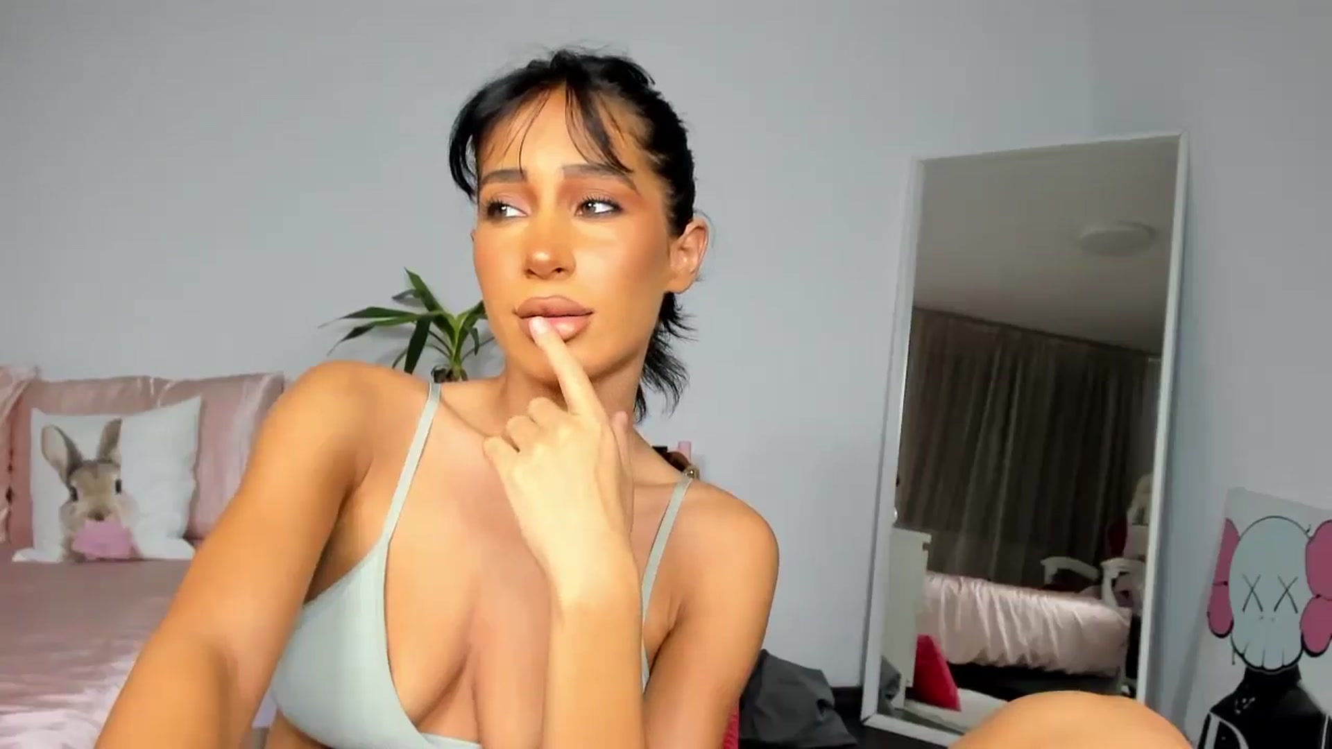 Gallery image thumbnail from Qarinah's myfreecams stream on, 07/22/2025, 23:04 image 7 of 20