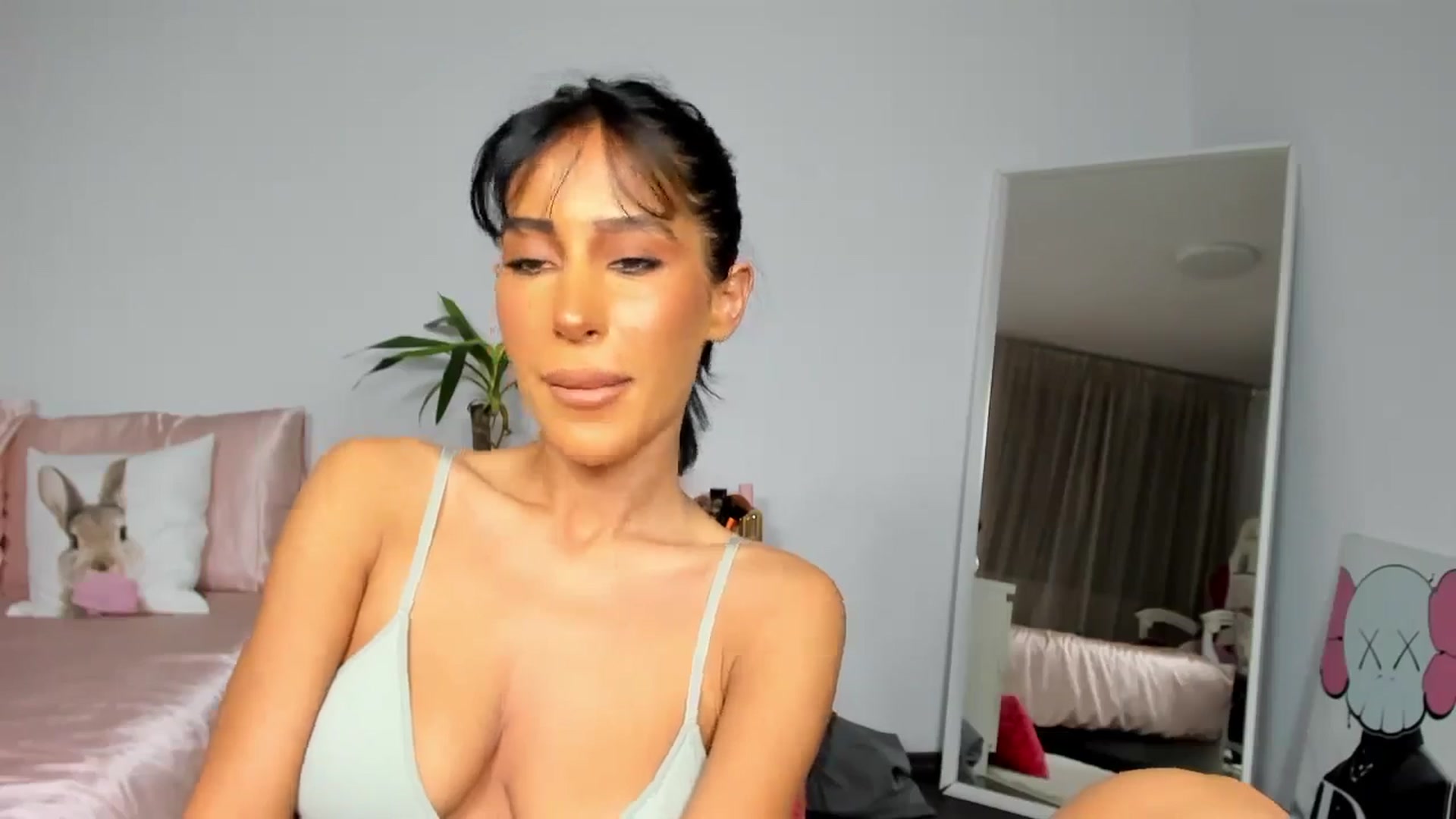 Gallery image thumbnail from Qarinah's myfreecams stream on, 07/22/2025, 23:04 image 13 of 20