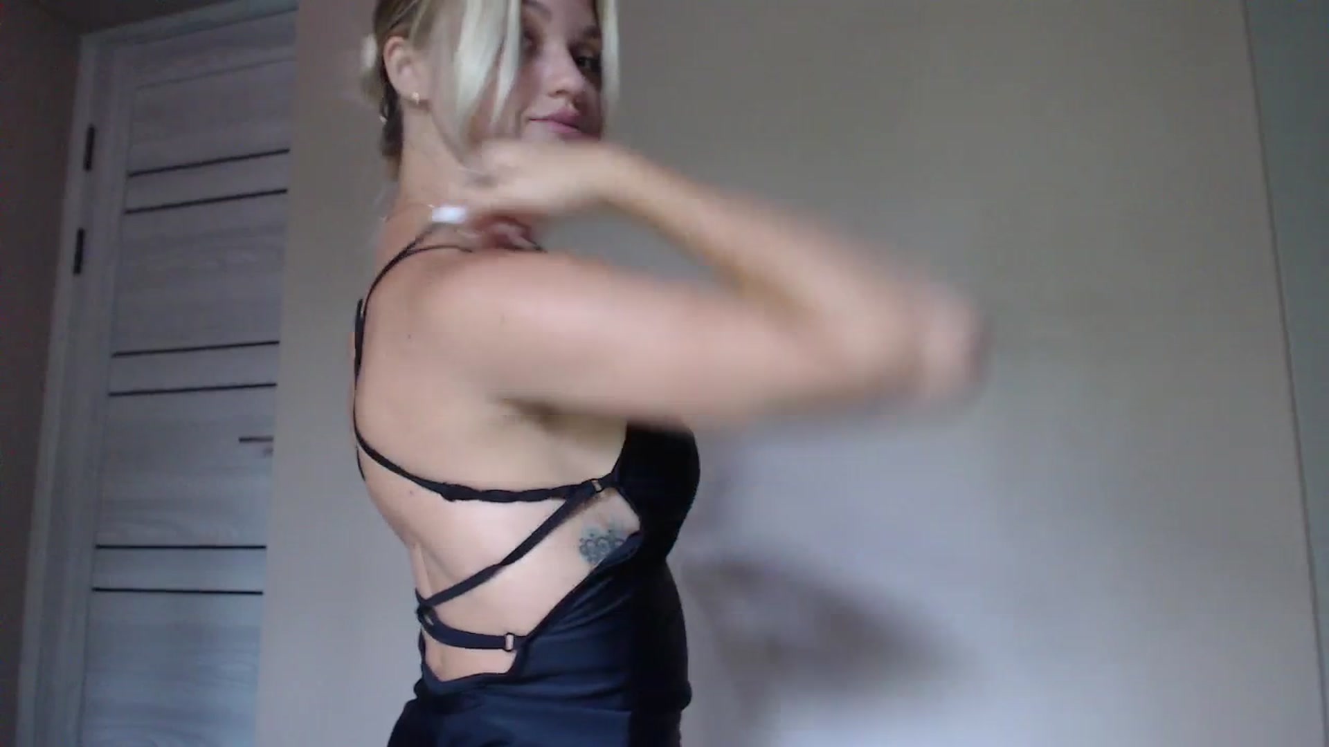 Gallery image thumbnail from Qeeensgambit's myfreecams stream on, 08/06/2025, 14:03 image 15 of 20