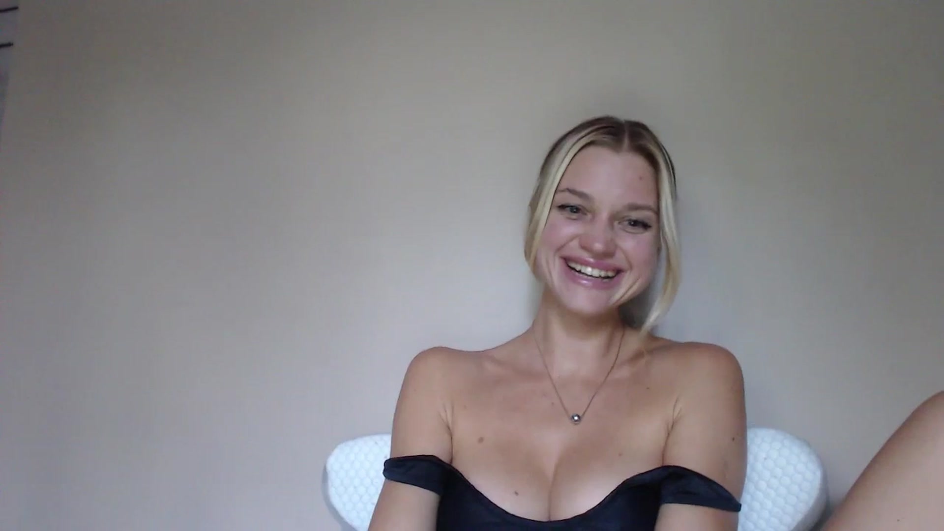 Gallery image thumbnail from Qeeensgambit's myfreecams stream on, 08/06/2025, 14:03 image 20 of 20