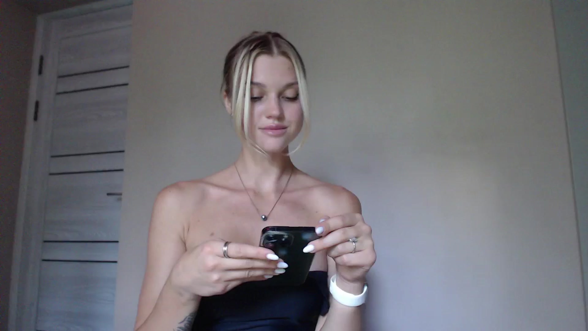 Gallery image thumbnail from Qeeensgambit's myfreecams stream on, 08/06/2025, 14:03 image 12 of 20