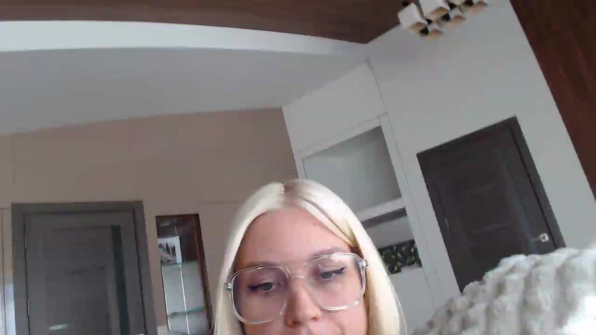 Gallery image thumbnail from Qeeensgambit's myfreecams stream on, 09/08/2026, 13:40 image 8 of 20