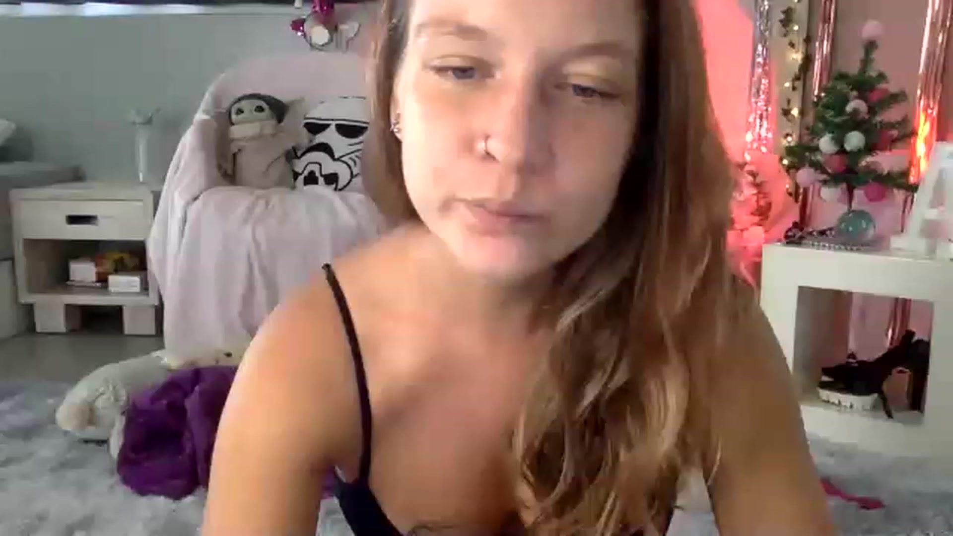 Gallery image thumbnail from Qi_ra's myfreecams stream on, 12/19/2022, 05:07 image 6 of 20