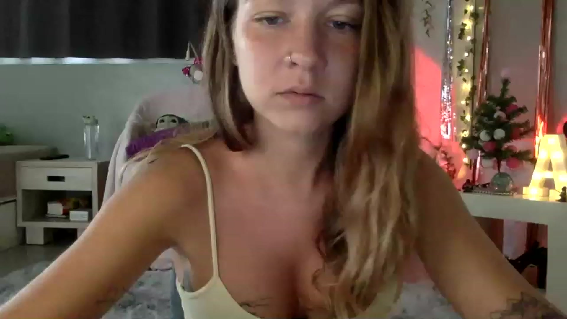 Gallery image thumbnail from Qi_ra's myfreecams stream on, 12/22/2022, 01:45 image 7 of 20