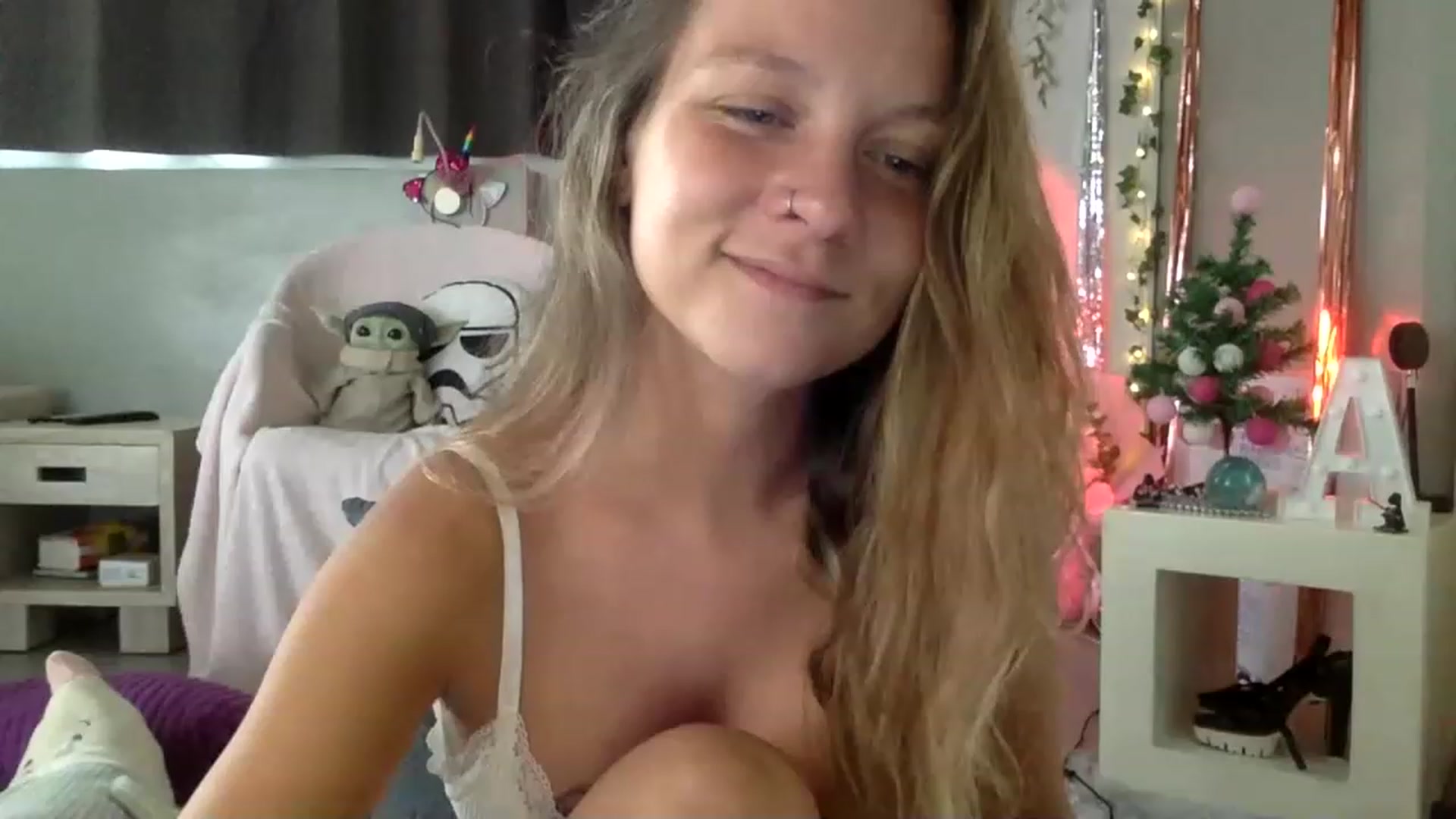 Gallery image thumbnail from Qi_ra's myfreecams stream on, 12/23/2022, 02:14 image 6 of 20