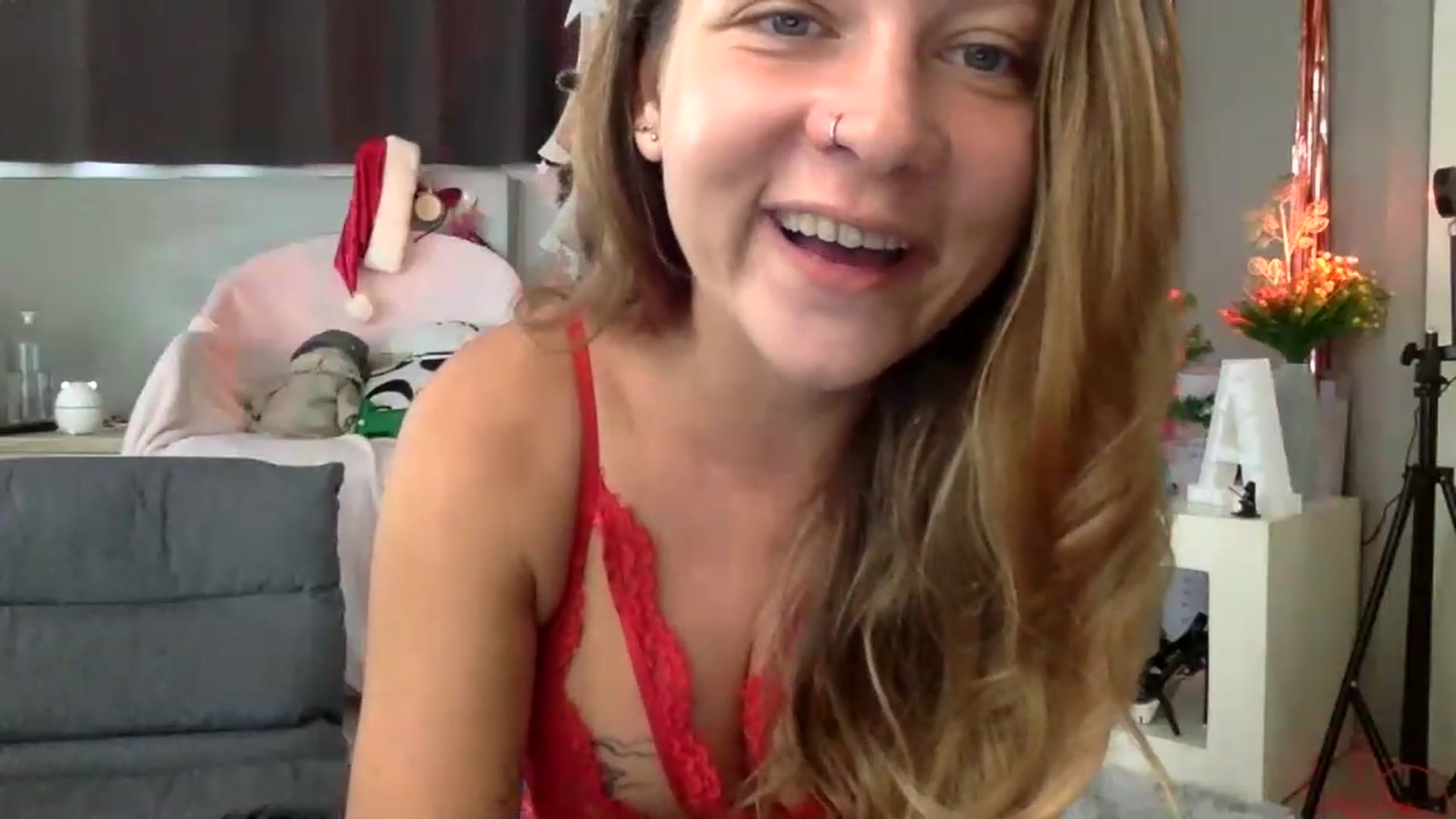 Gallery image thumbnail from Qi_ra's myfreecams stream on, 12/27/2022, 04:19 image 6 of 20