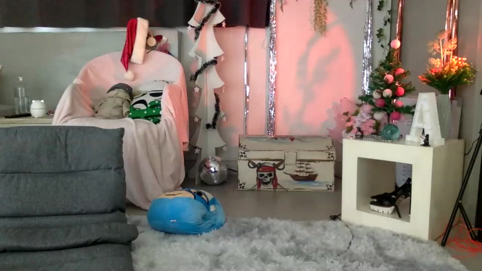 Gallery image thumbnail from Qi_ra's myfreecams stream on, 12/27/2022, 04:19 image 3 of 20