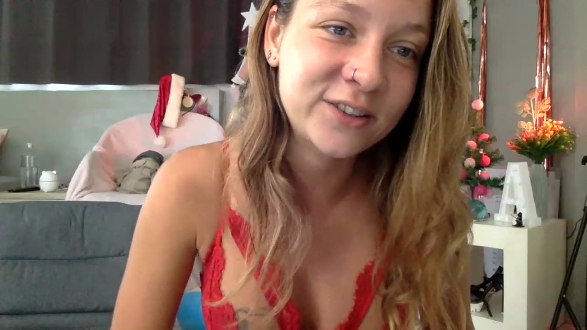 Gallery image thumbnail from Qi_ra's myfreecams stream on, 12/27/2022, 04:19 image 9 of 20
