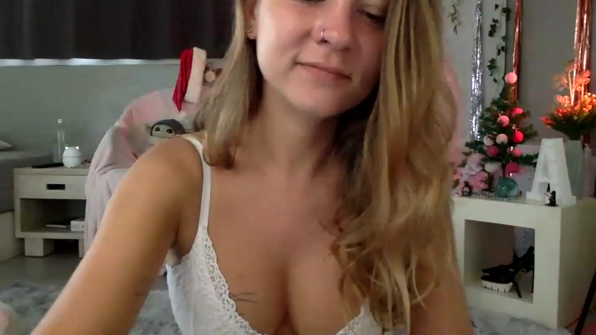 Gallery image thumbnail from Qi_ra's myfreecams stream on, 12/28/2022, 02:52 image 5 of 20