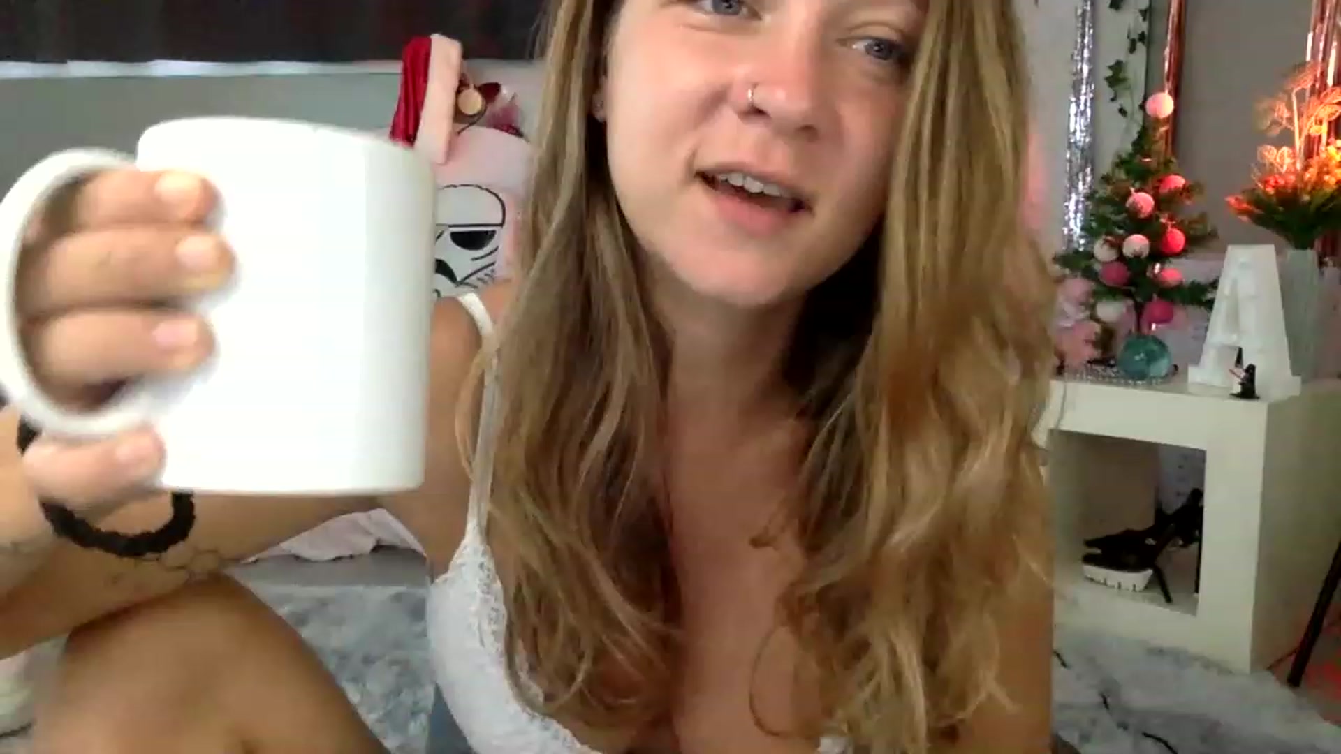 Gallery image thumbnail from Qi_ra's myfreecams stream on, 12/28/2022, 02:52 image 10 of 20