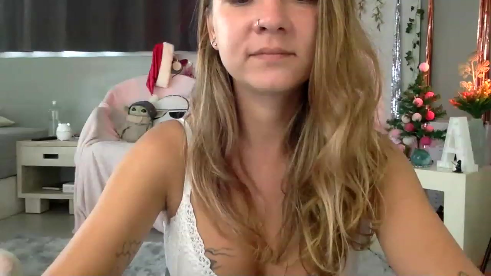 Gallery image thumbnail from Qi_ra's myfreecams stream on, 12/28/2022, 02:52 image 20 of 20