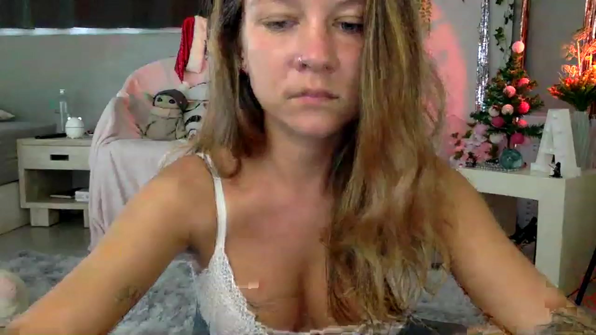 Gallery image thumbnail from Qi_ra's myfreecams stream on, 12/28/2022, 02:52 image 15 of 20