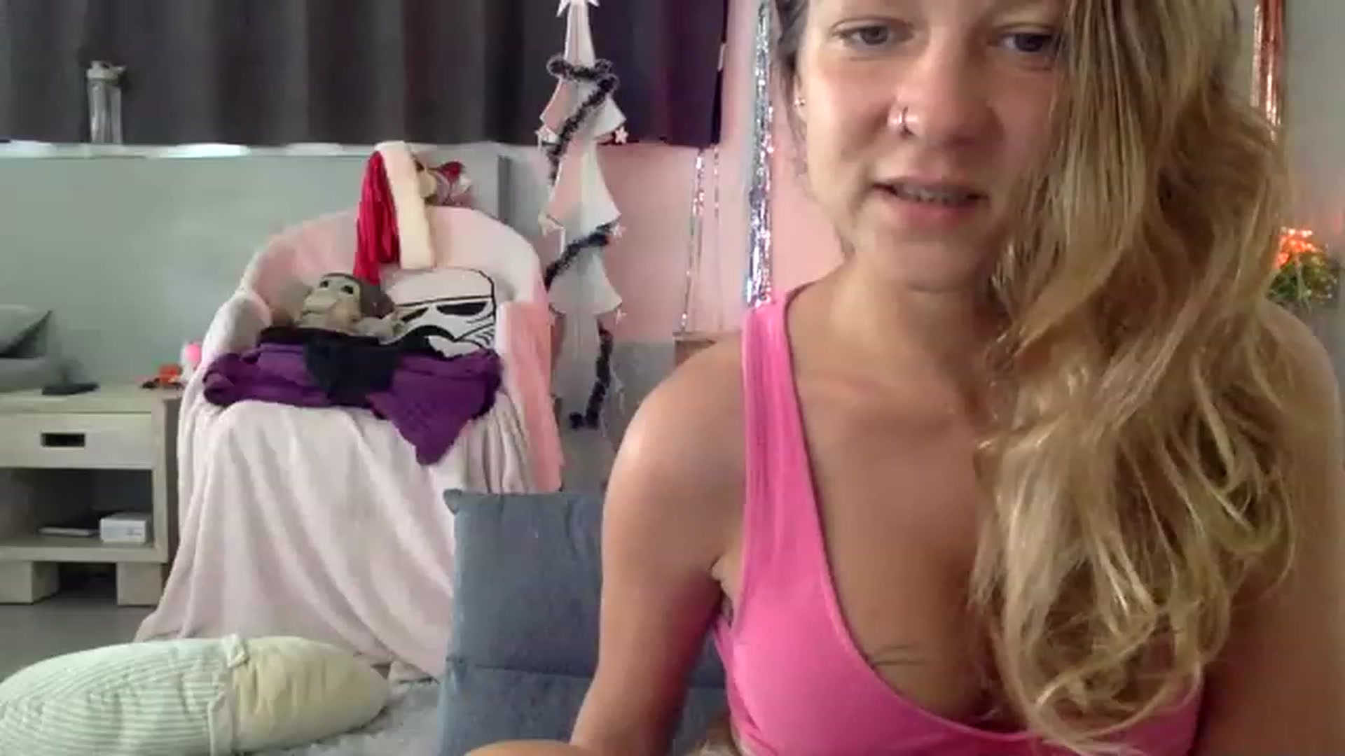 Gallery image thumbnail from Qi_ra's myfreecams stream on, 01/03/2023, 01:52 image 11 of 20