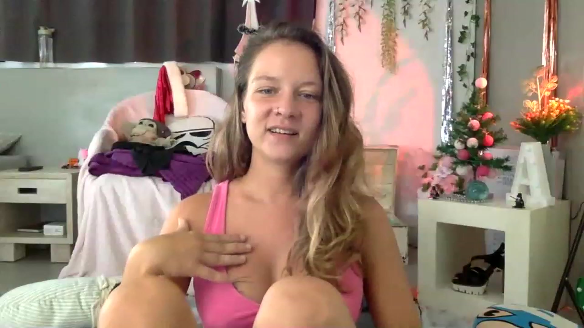 Gallery image thumbnail from Qi_ra's myfreecams stream on, 01/03/2023, 01:52 image 17 of 20