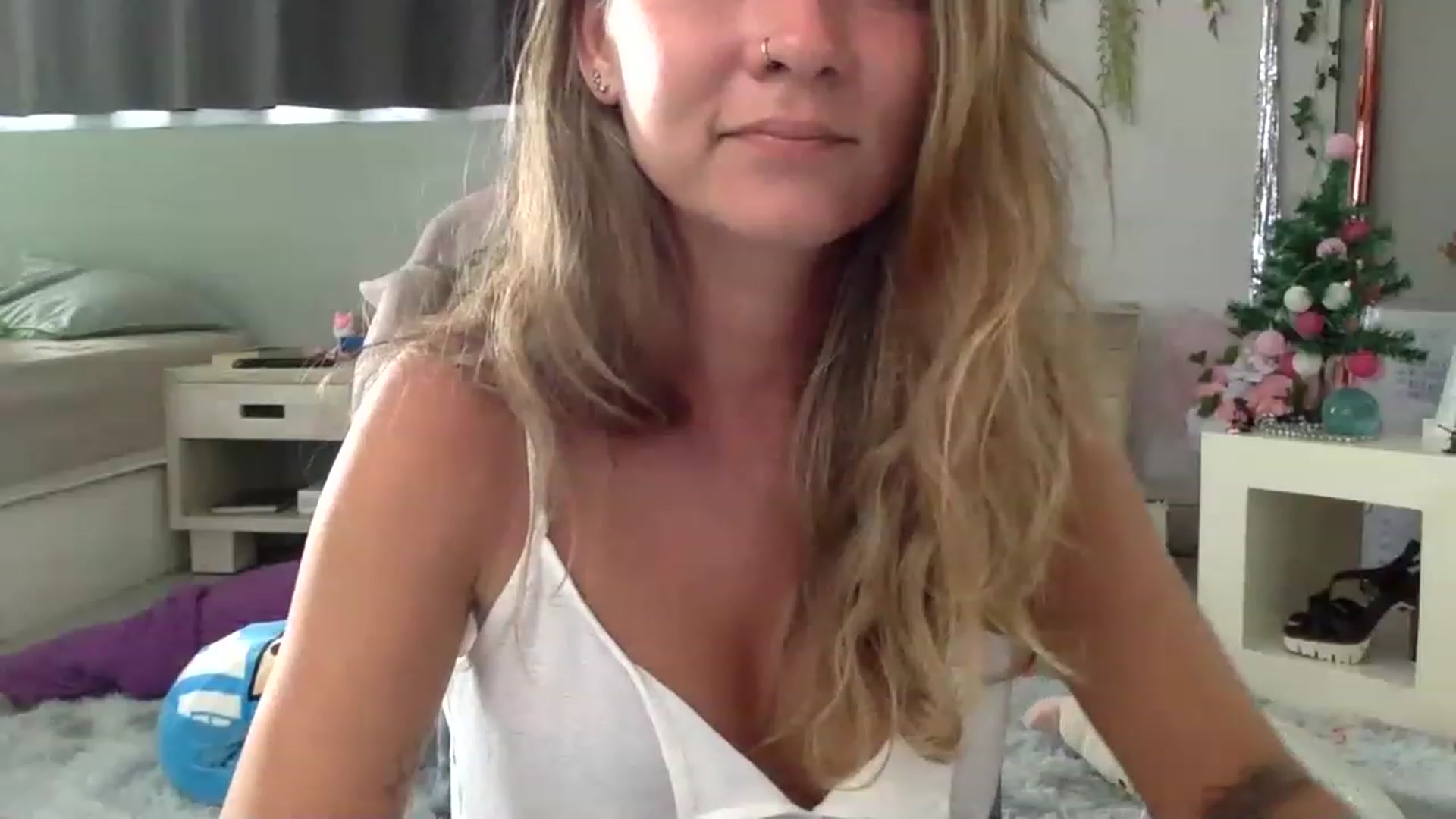 Gallery image thumbnail from Qi_ra's myfreecams stream on, 01/19/2023, 01:14 image 13 of 20