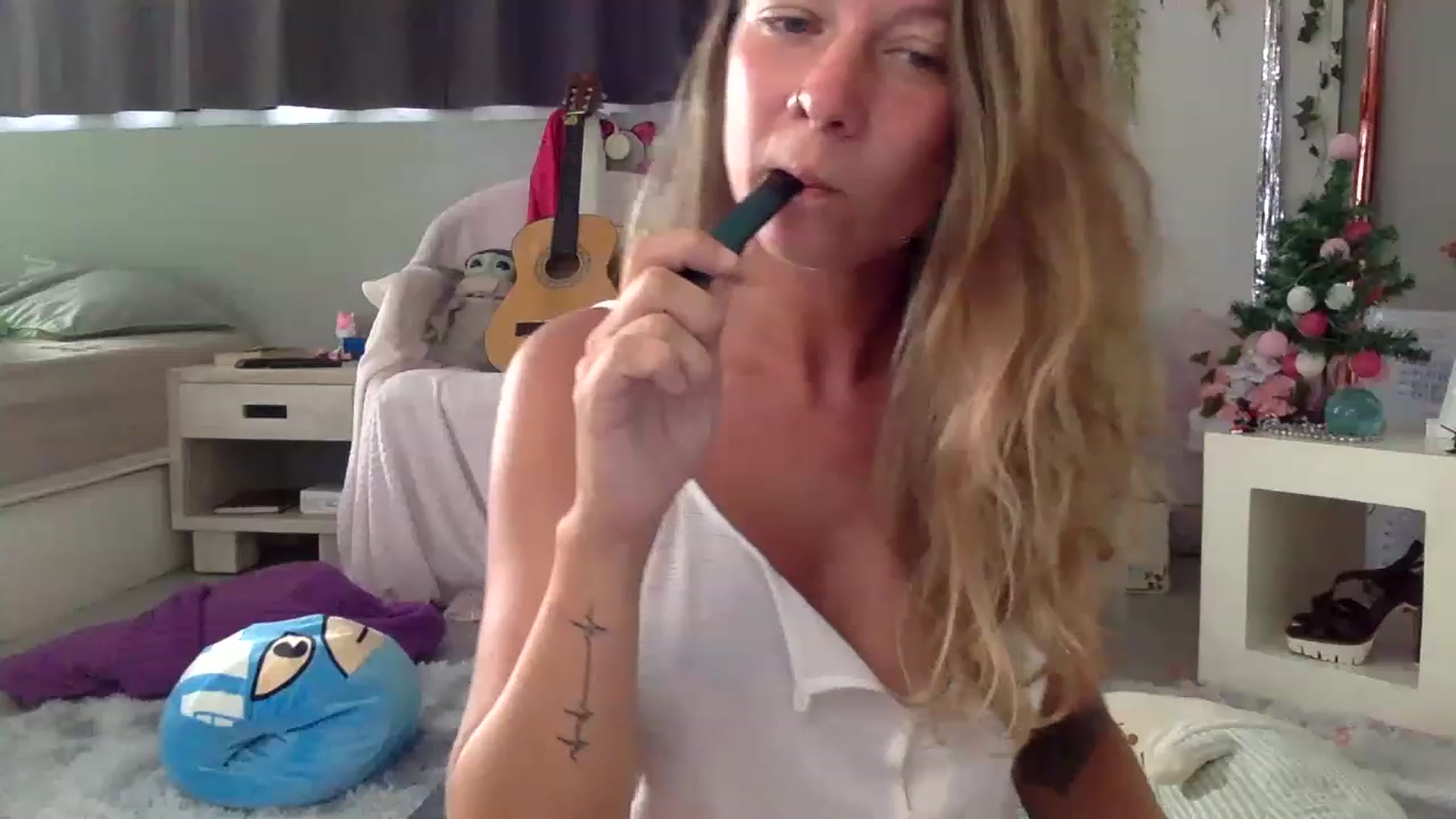 Gallery image thumbnail from Qi_ra's myfreecams stream on, 01/19/2023, 01:14 image 10 of 20