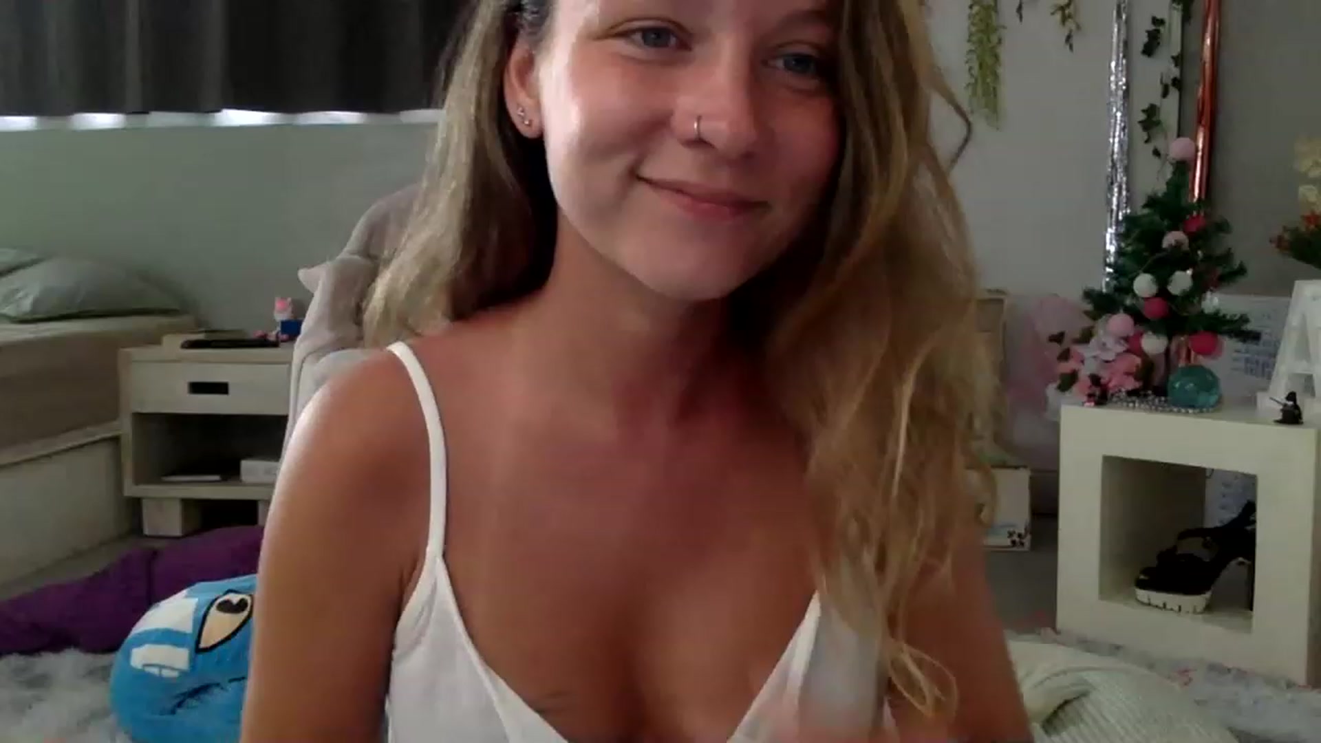Gallery image thumbnail from Qi_ra's myfreecams stream on, 01/19/2023, 01:14 image 18 of 20