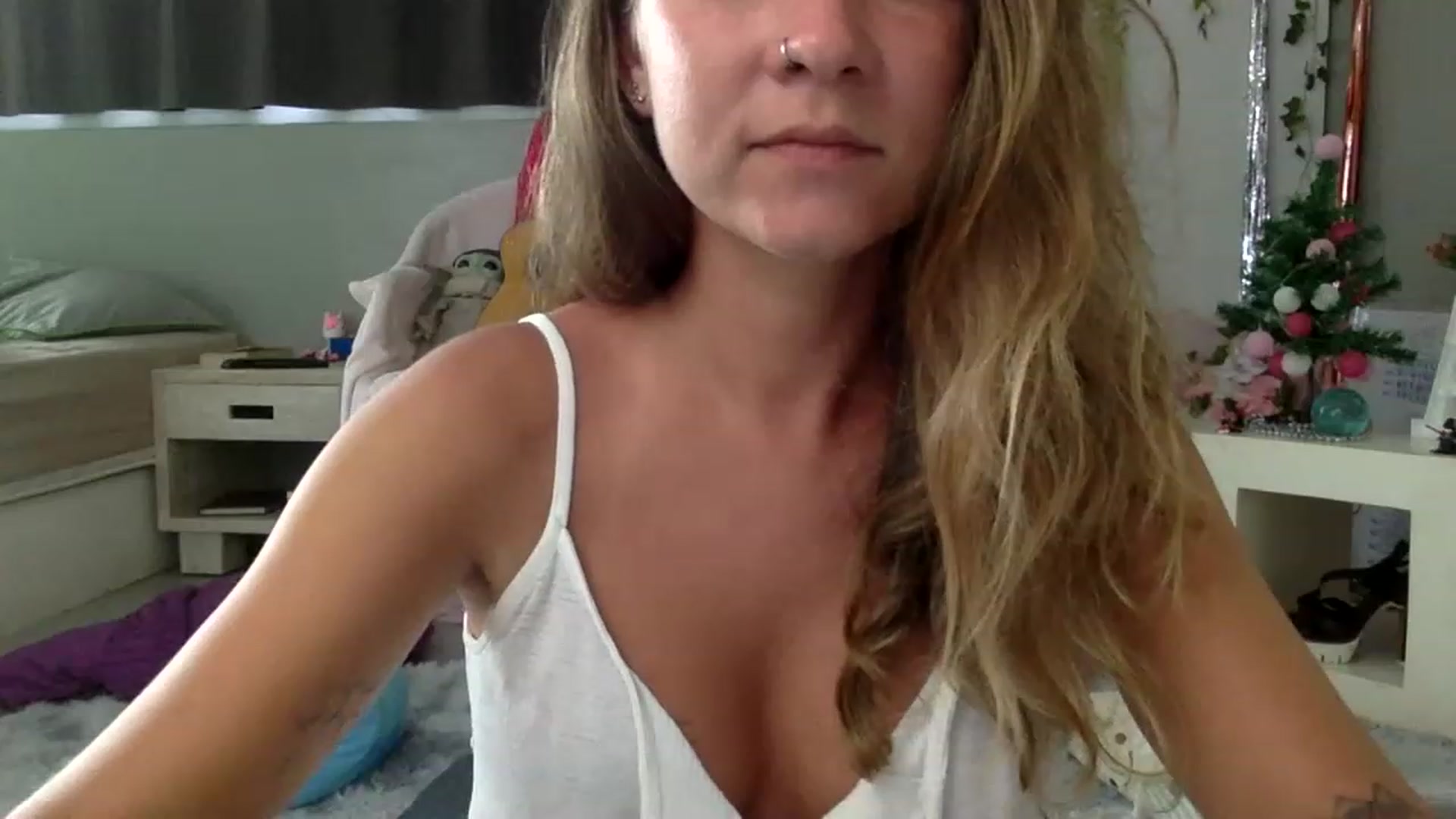 Gallery image thumbnail from Qi_ra's myfreecams stream on, 01/19/2023, 01:14 image 9 of 20