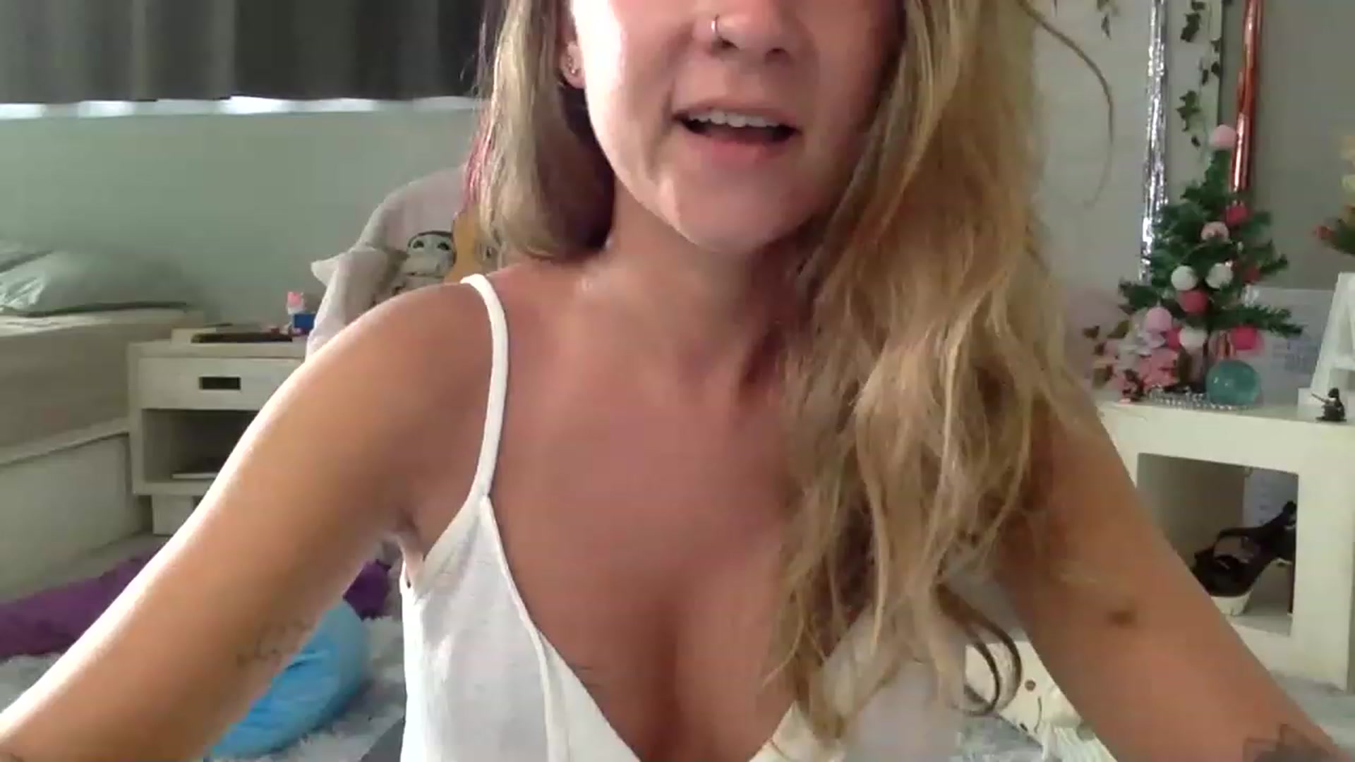 Gallery image thumbnail from Qi_ra's myfreecams stream on, 01/19/2023, 01:14 image 8 of 20