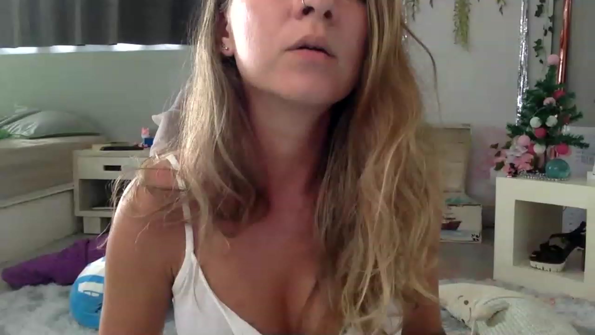 Gallery image thumbnail from Qi_ra's myfreecams stream on, 01/19/2023, 01:14 image 14 of 20