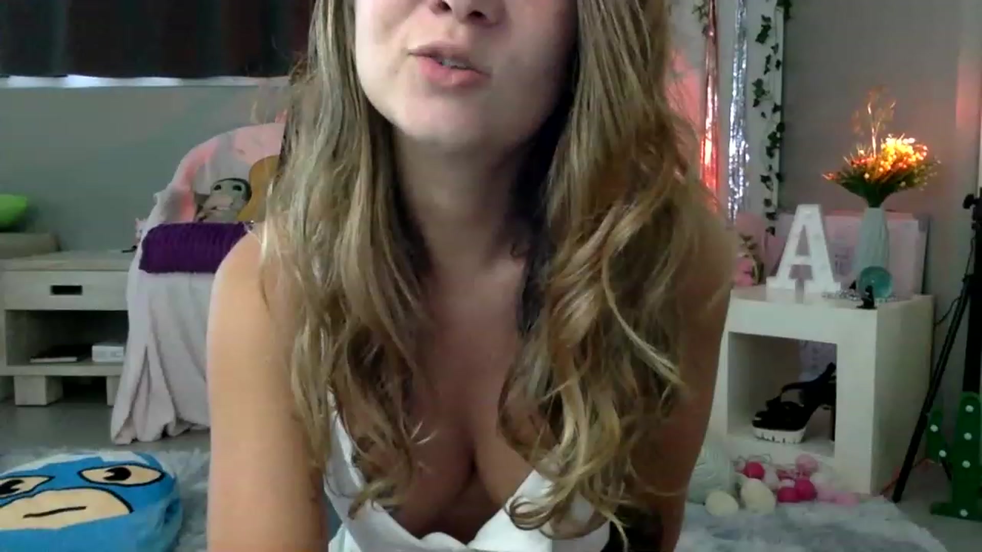 Gallery image thumbnail from Qi_ra's myfreecams stream on, 02/04/2023, 03:02 image 3 of 20