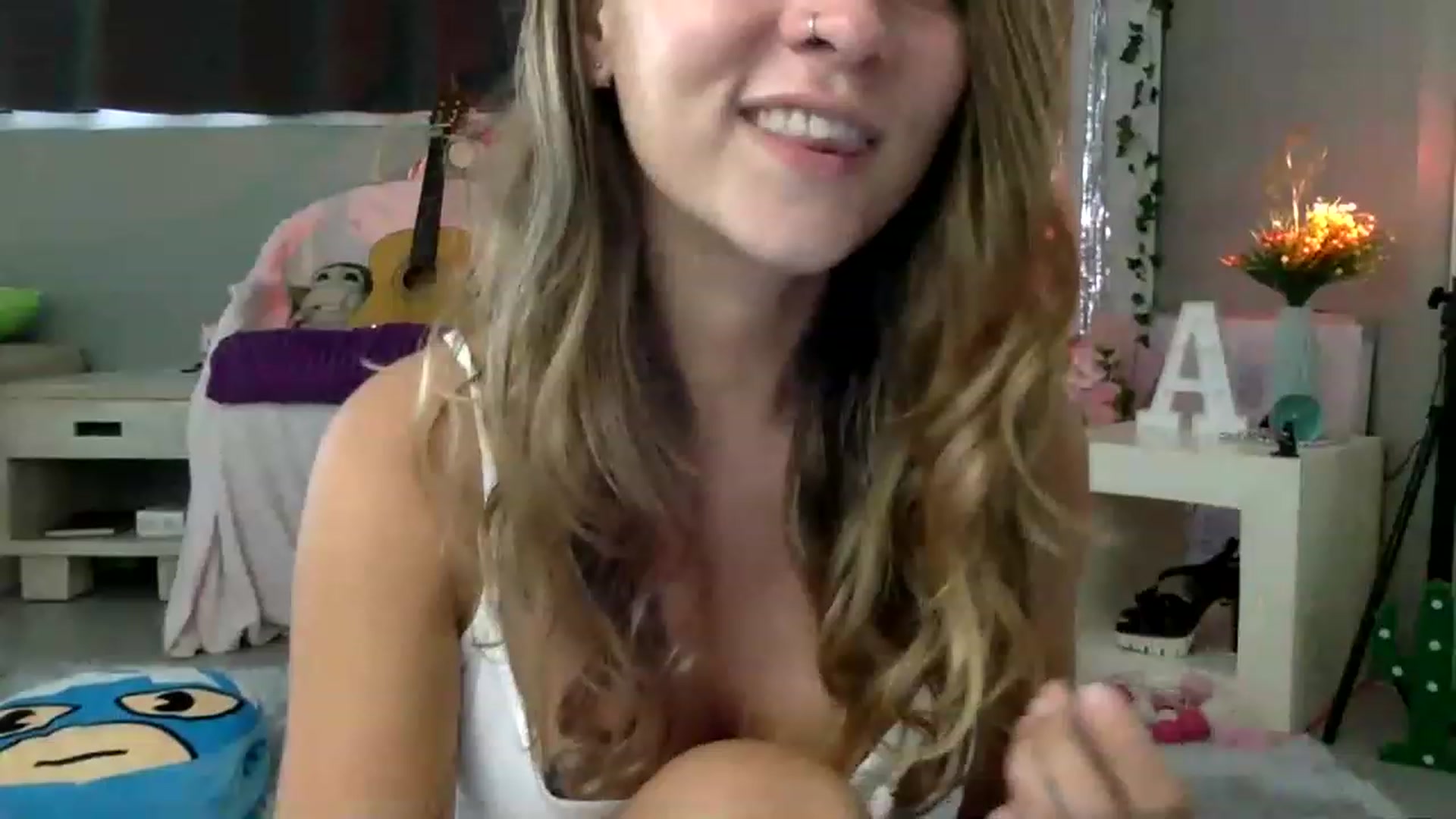 Gallery image thumbnail from Qi_ra's myfreecams stream on, 02/04/2023, 03:02 image 5 of 20